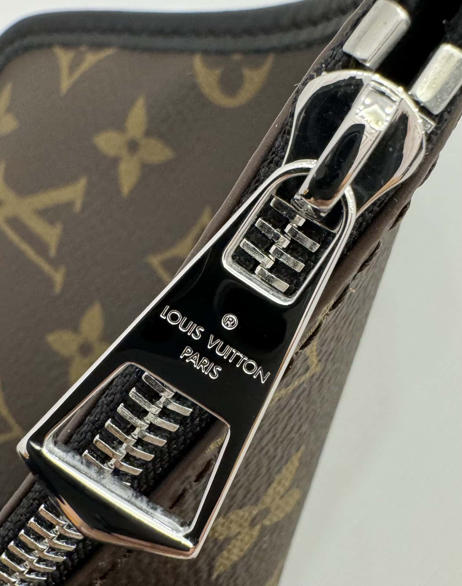 LV高仿包 M25143 當季新款 CARRYALL DARK 中號手袋¥2,480.00-頂級1:1精品高仿包包香港台灣批發價格推薦微信哪裡買