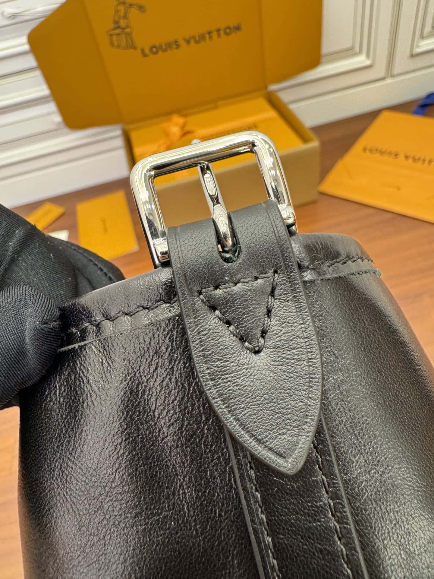LV高仿包 M25143 當季新款 CARRYALL DARK 中號手袋¥2,480.00-頂級1:1精品高仿包包香港台灣批發價格推薦微信哪裡買