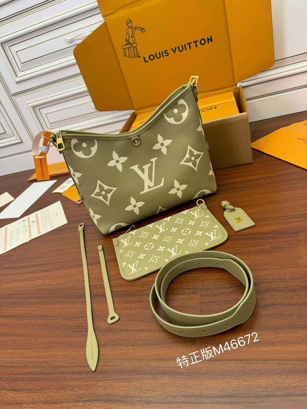 LV M46672 CARRYALL 小號一比一高仿手袋¥2,480.00-頂級1:1精品高仿包包香港台灣批發價格推薦微信哪裡買