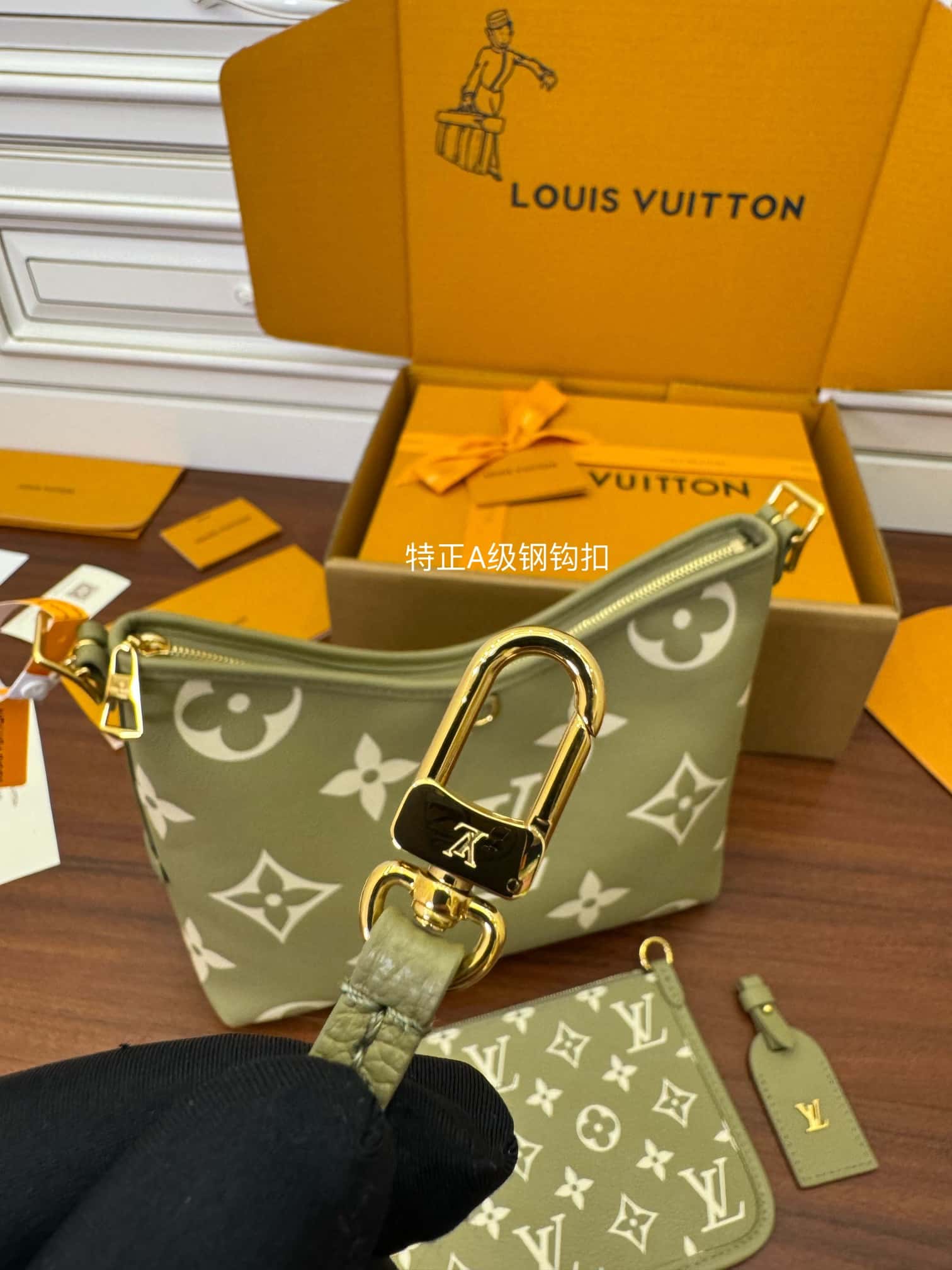 LV M46672 CARRYALL 小號一比一高仿手袋¥2,480.00-頂級1:1精品高仿包包香港台灣批發價格推薦微信哪裡買