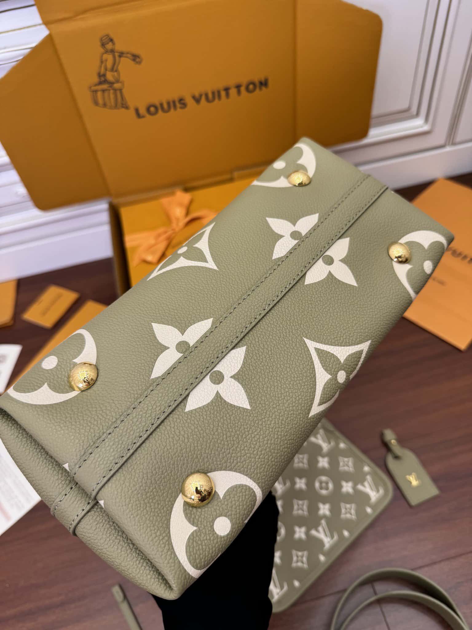 LV M46672 CARRYALL 小號一比一高仿手袋¥2,480.00-頂級1:1精品高仿包包香港台灣批發價格推薦微信哪裡買