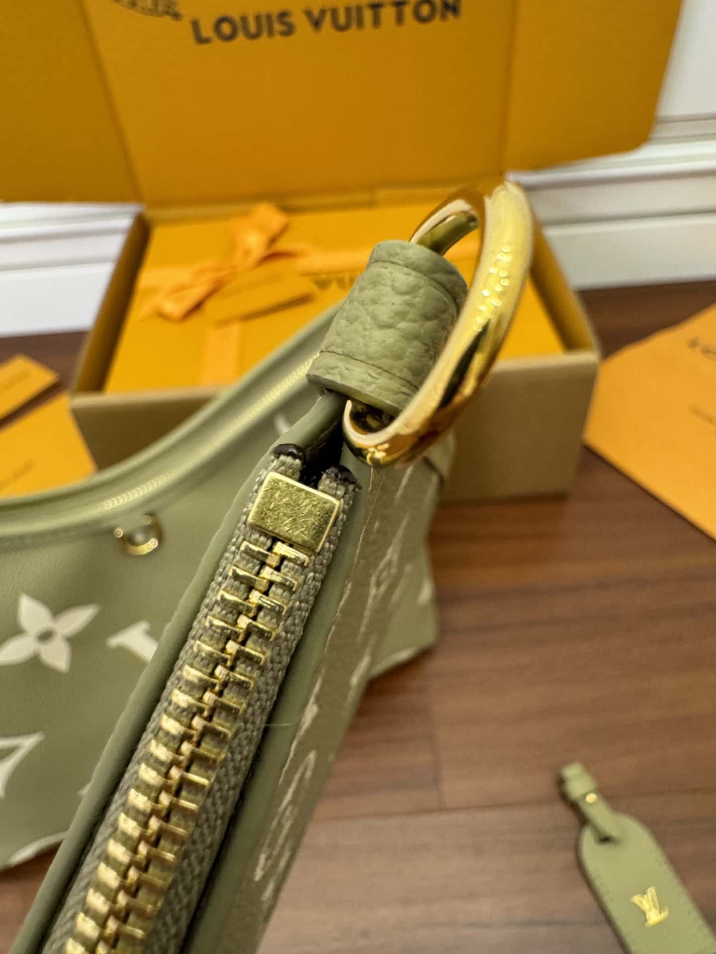 LV M46672 CARRYALL 小號一比一高仿手袋¥2,480.00-頂級1:1精品高仿包包香港台灣批發價格推薦微信哪裡買