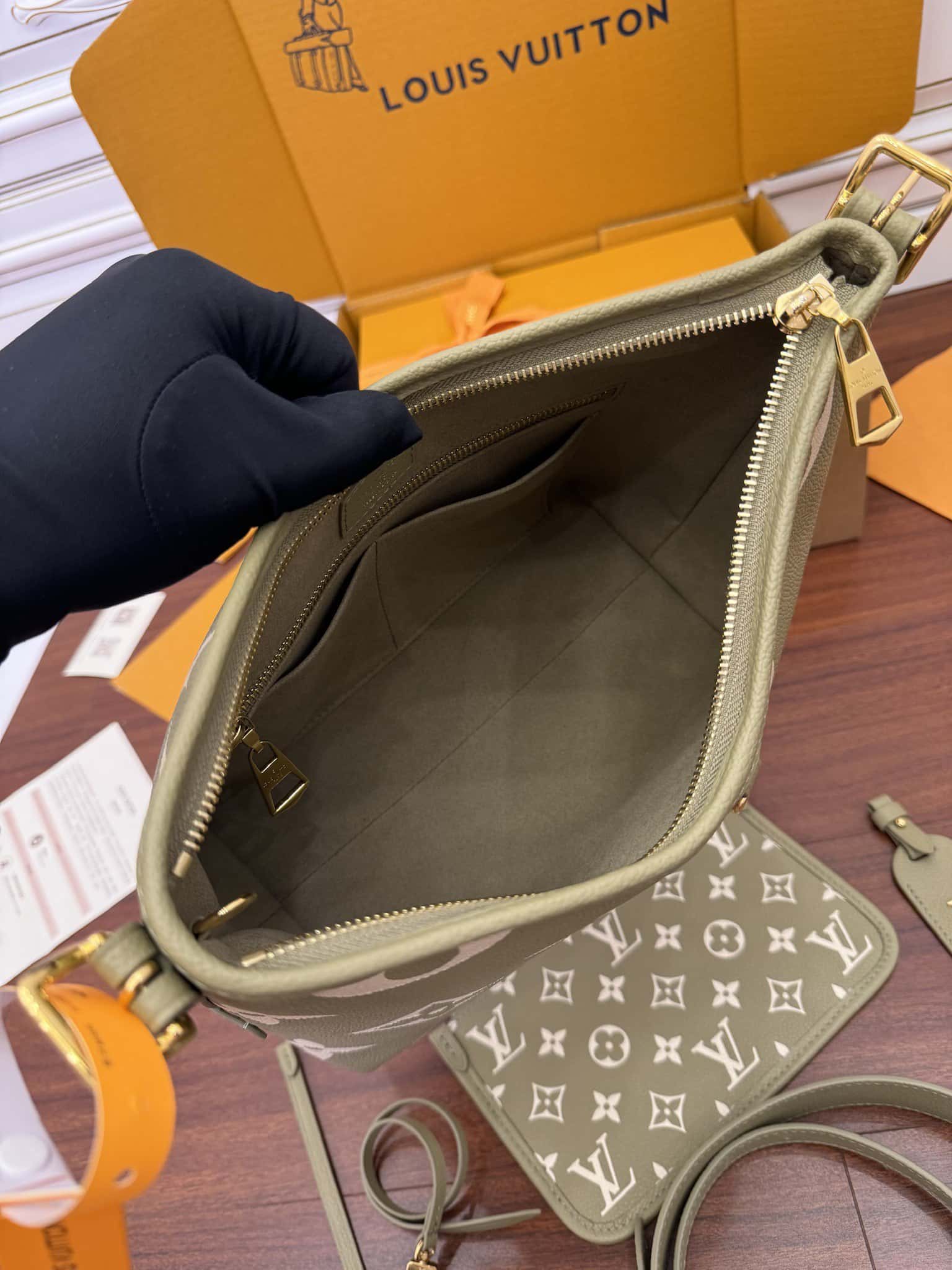 LV M46672 CARRYALL 小號一比一高仿手袋¥2,480.00-頂級1:1精品高仿包包香港台灣批發價格推薦微信哪裡買