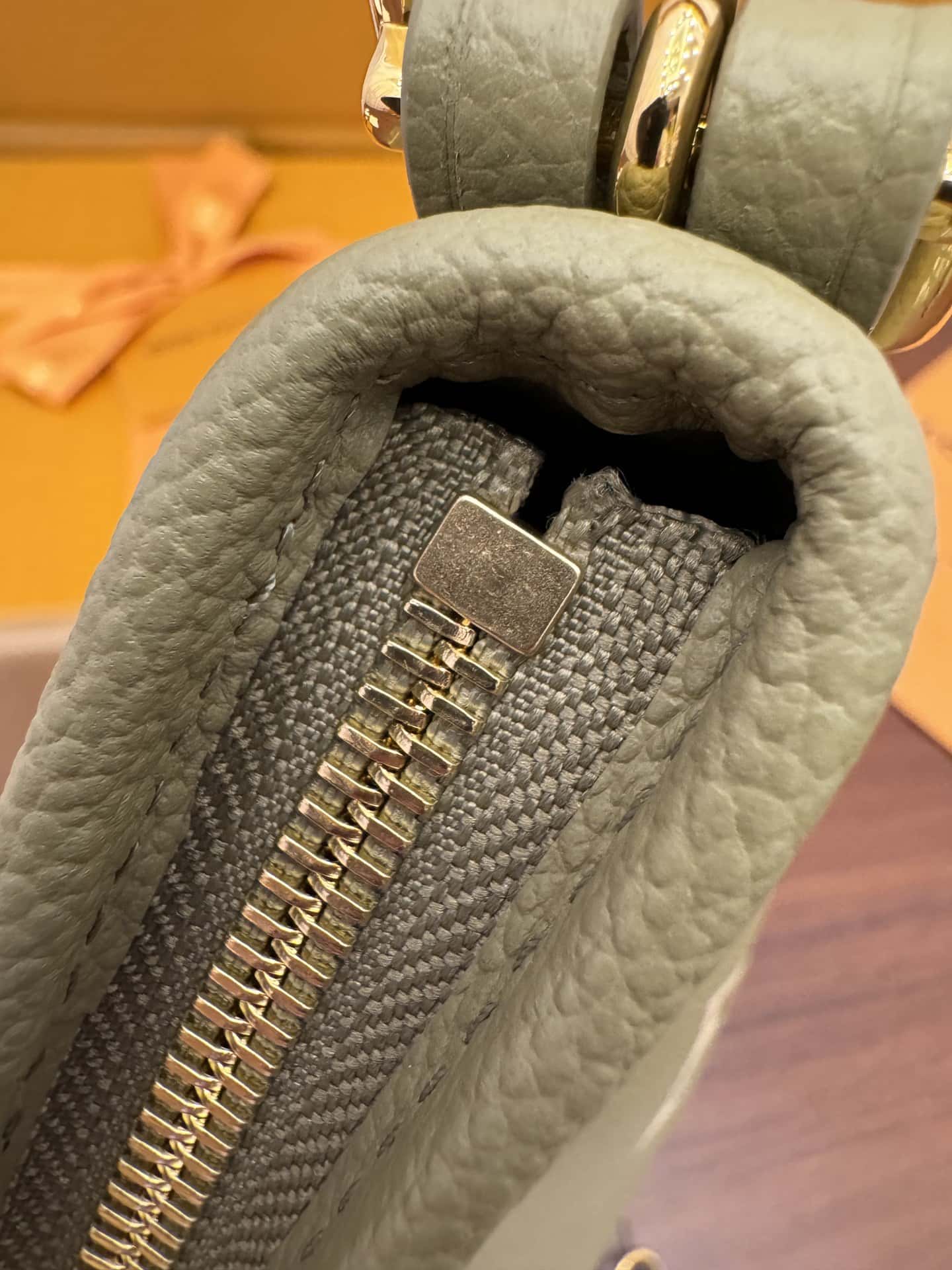 LV M46672 CARRYALL 小號一比一高仿手袋¥2,480.00-頂級1:1精品高仿包包香港台灣批發價格推薦微信哪裡買