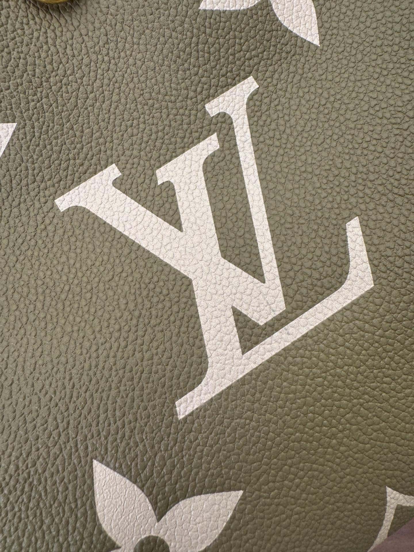 LV M46672 CARRYALL 小號一比一高仿手袋¥2,480.00-頂級1:1精品高仿包包香港台灣批發價格推薦微信哪裡買