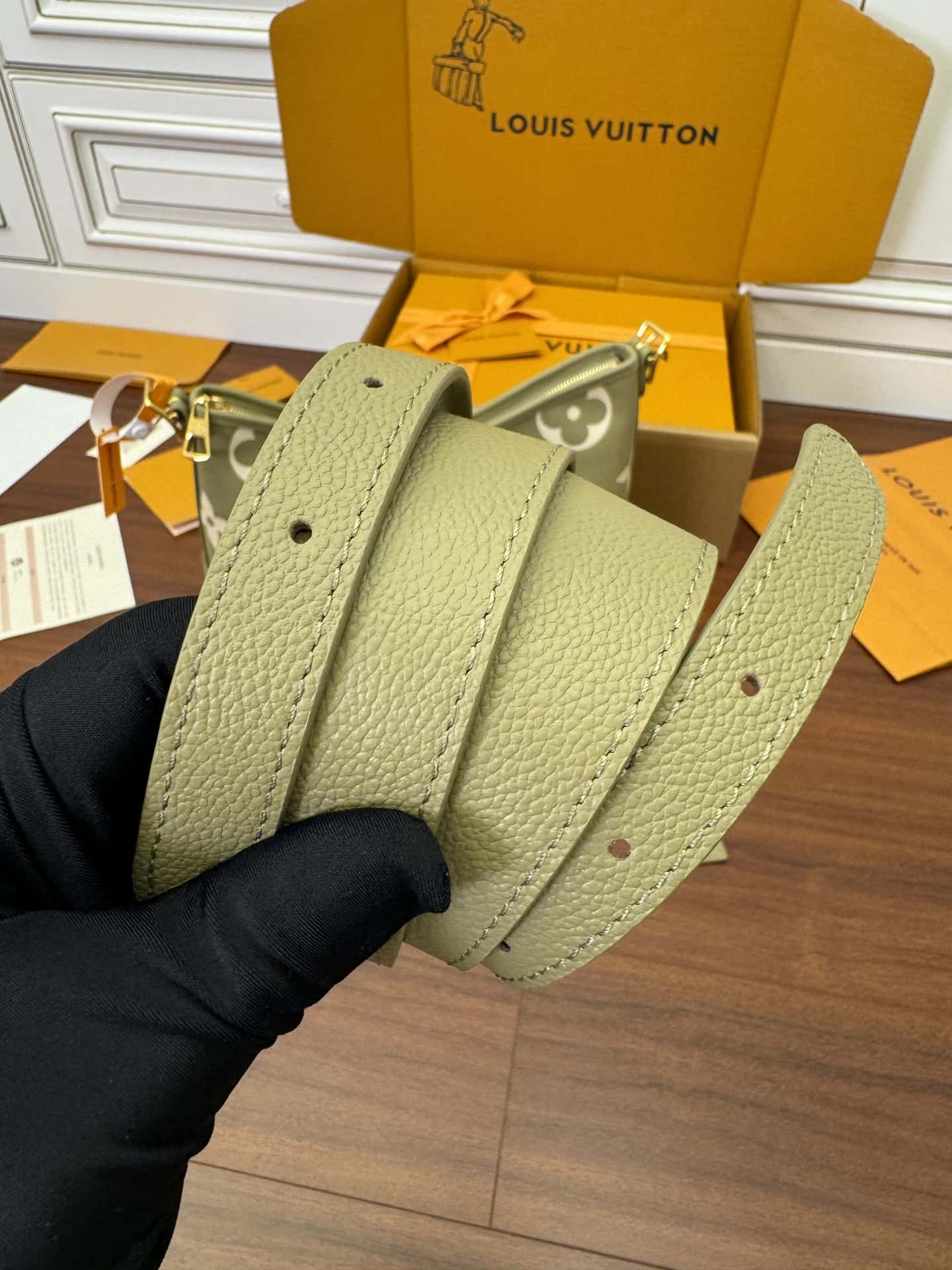 LV M46672 CARRYALL 小號一比一高仿手袋¥2,480.00-頂級1:1精品高仿包包香港台灣批發價格推薦微信哪裡買