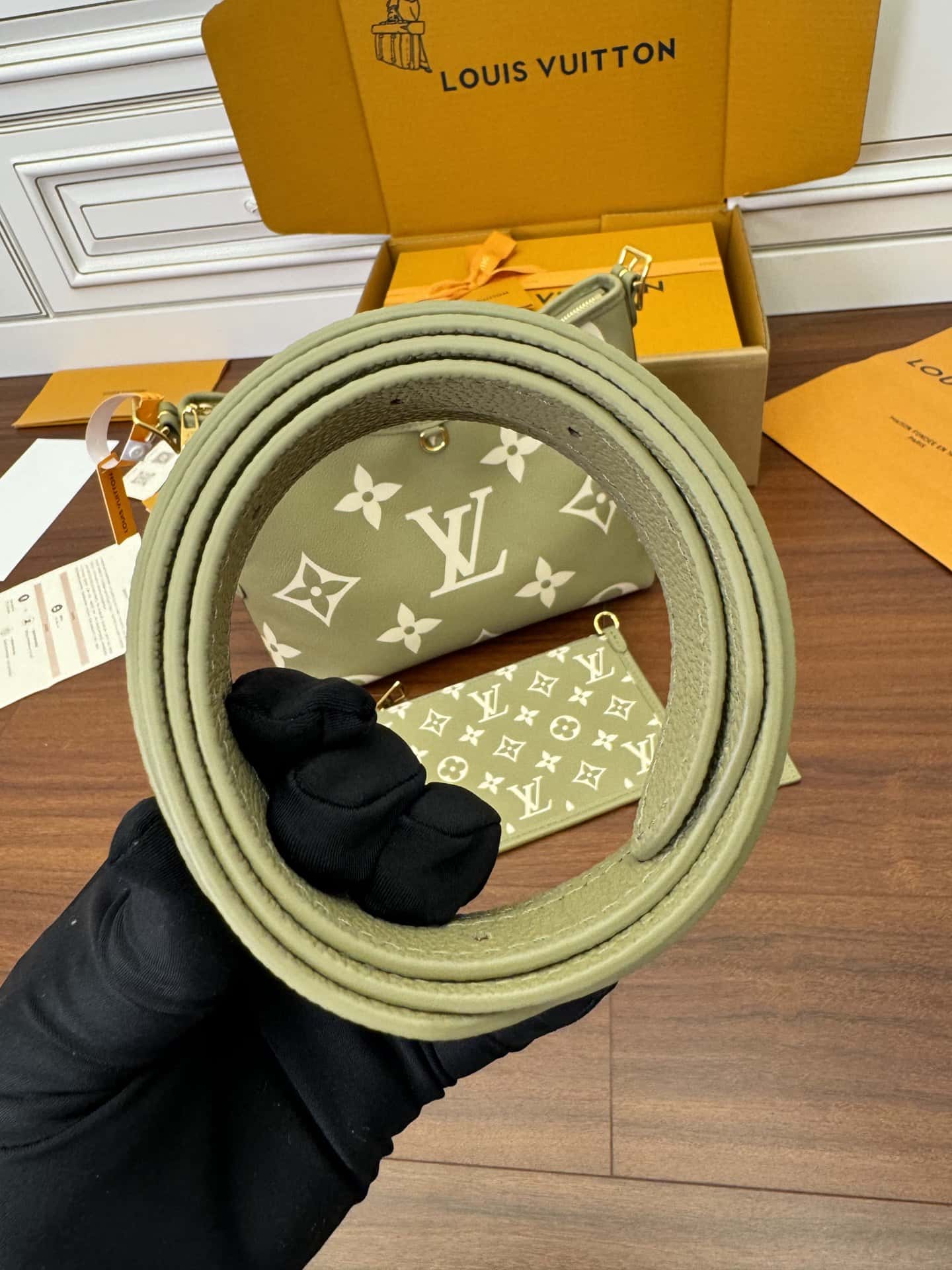 LV M46672 CARRYALL 小號一比一高仿手袋¥2,480.00-頂級1:1精品高仿包包香港台灣批發價格推薦微信哪裡買