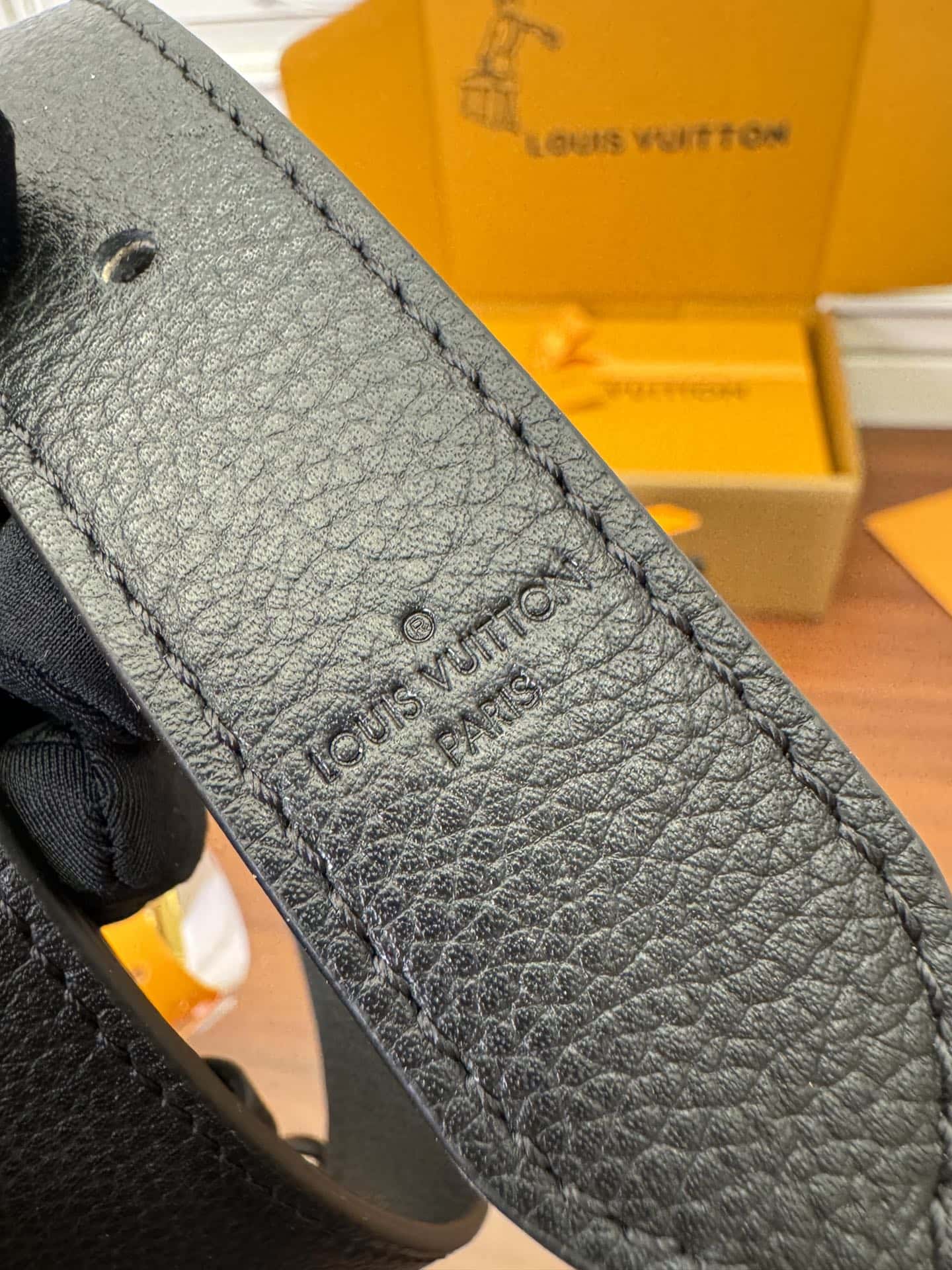 LV A級高品質出品 M22311高仿包 Lock & Go¥2,480.00-頂級1:1精品高仿包包香港台灣批發價格推薦微信哪裡買