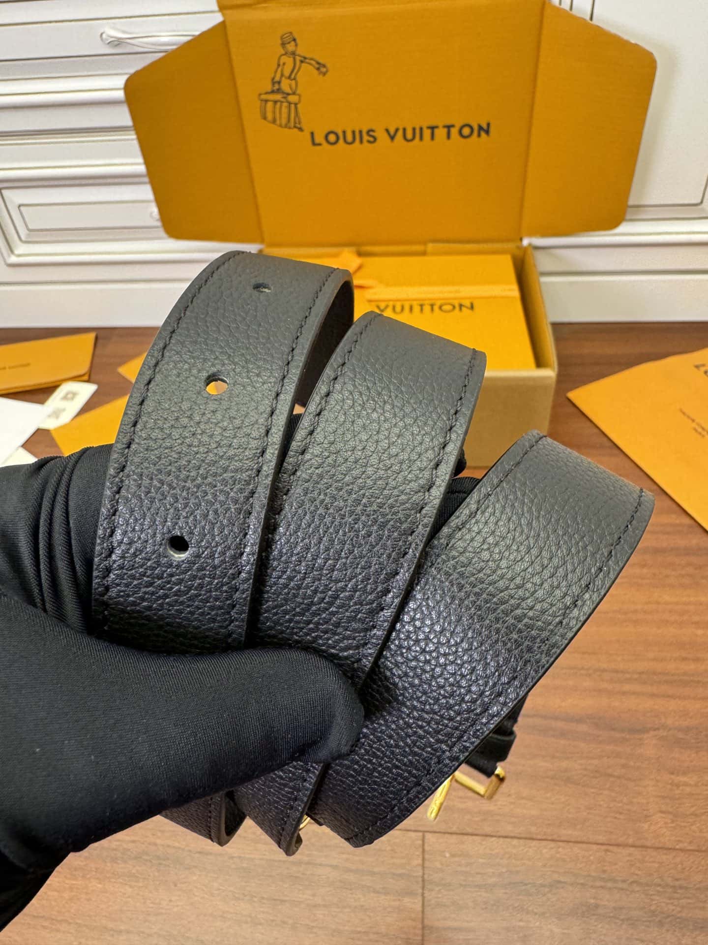 LV A級高品質出品 M22311高仿包 Lock & Go¥2,480.00-頂級1:1精品高仿包包香港台灣批發價格推薦微信哪裡買