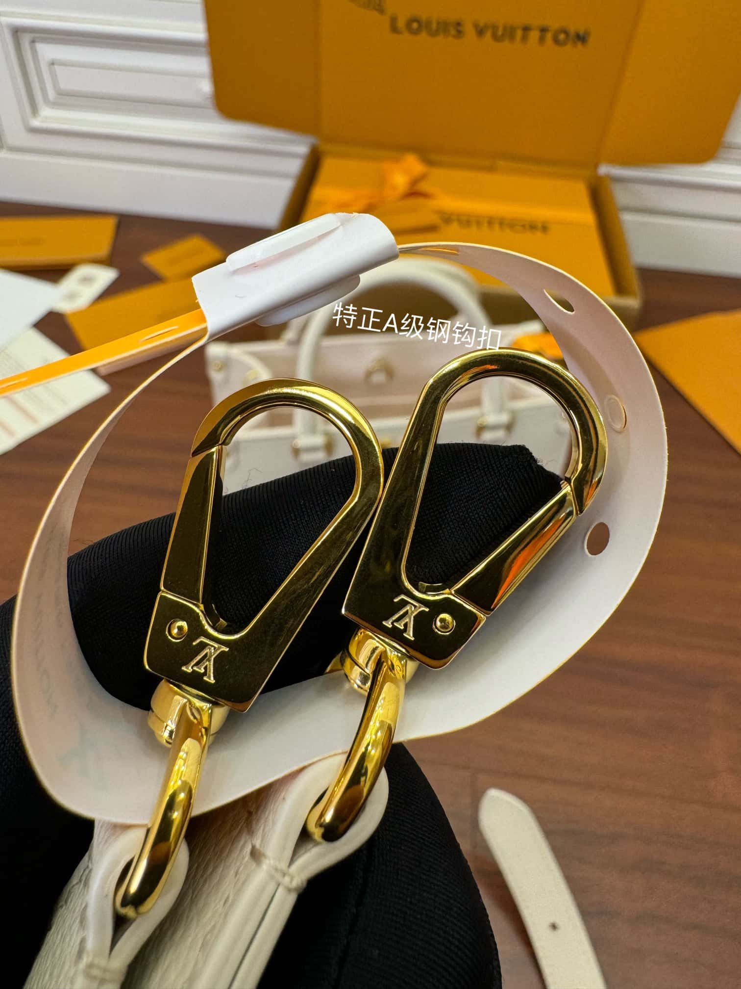 一比一高仿LV M23637 Lock & Go專櫃同步電子芯片內碼¥2,480.00-頂級1:1精品高仿包包香港台灣批發價格推薦微信哪裡買