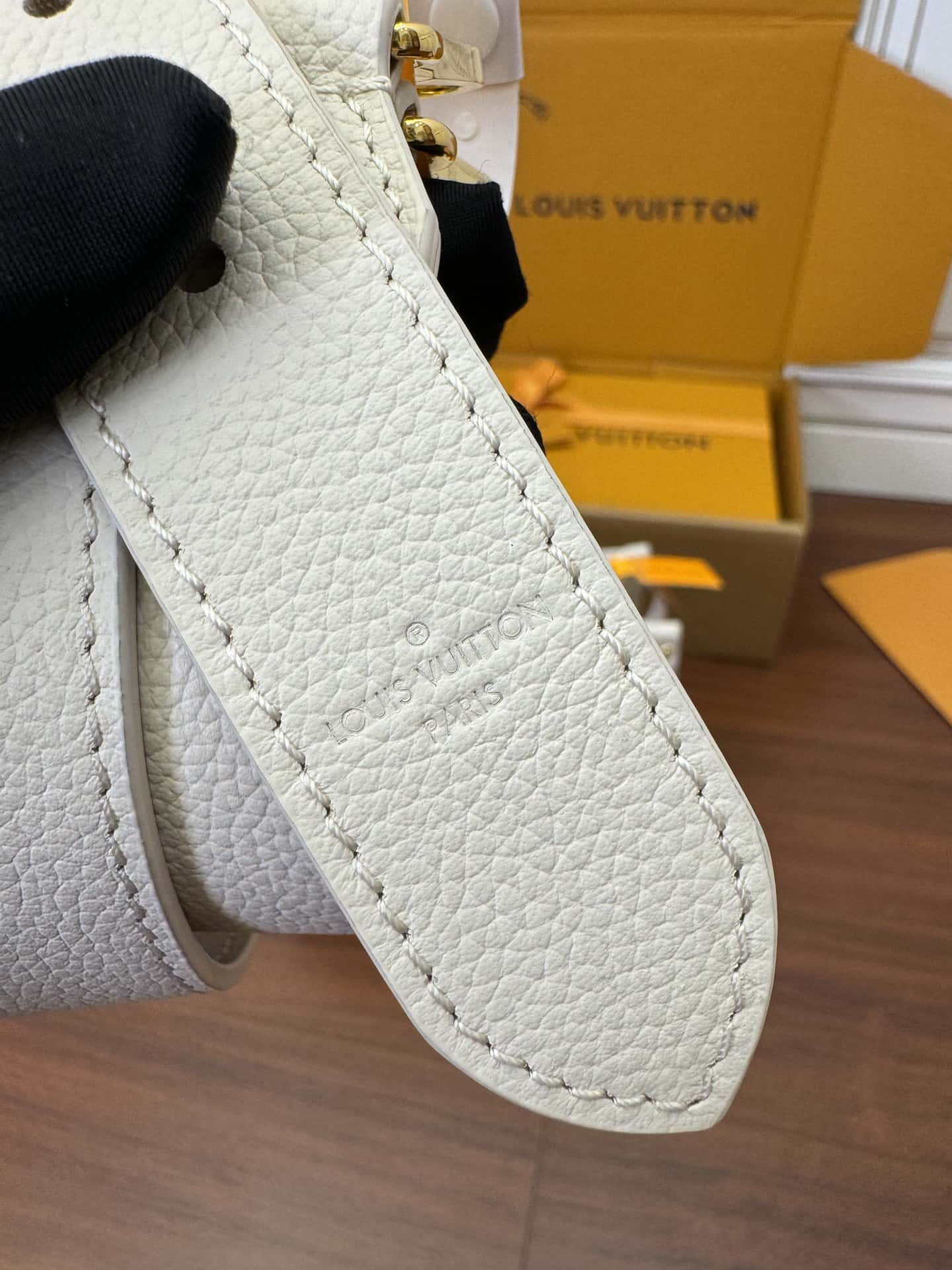 一比一高仿LV M23637 Lock & Go專櫃同步電子芯片內碼¥2,480.00-頂級1:1精品高仿包包香港台灣批發價格推薦微信哪裡買