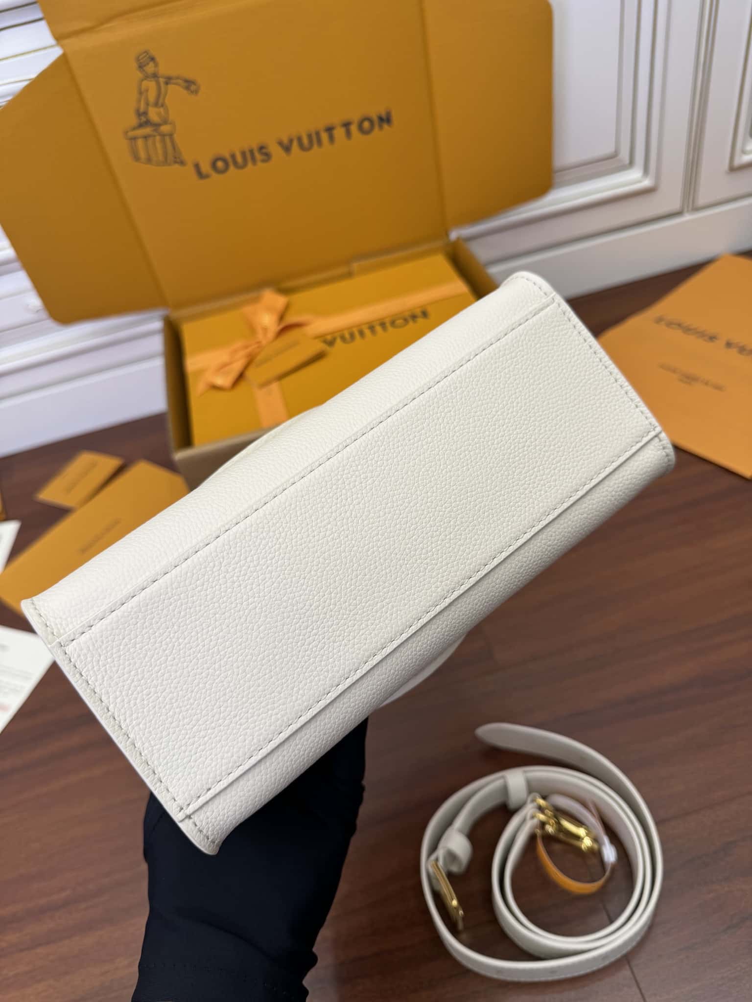 一比一高仿LV M23637 Lock & Go專櫃同步電子芯片內碼¥2,480.00-頂級1:1精品高仿包包香港台灣批發價格推薦微信哪裡買