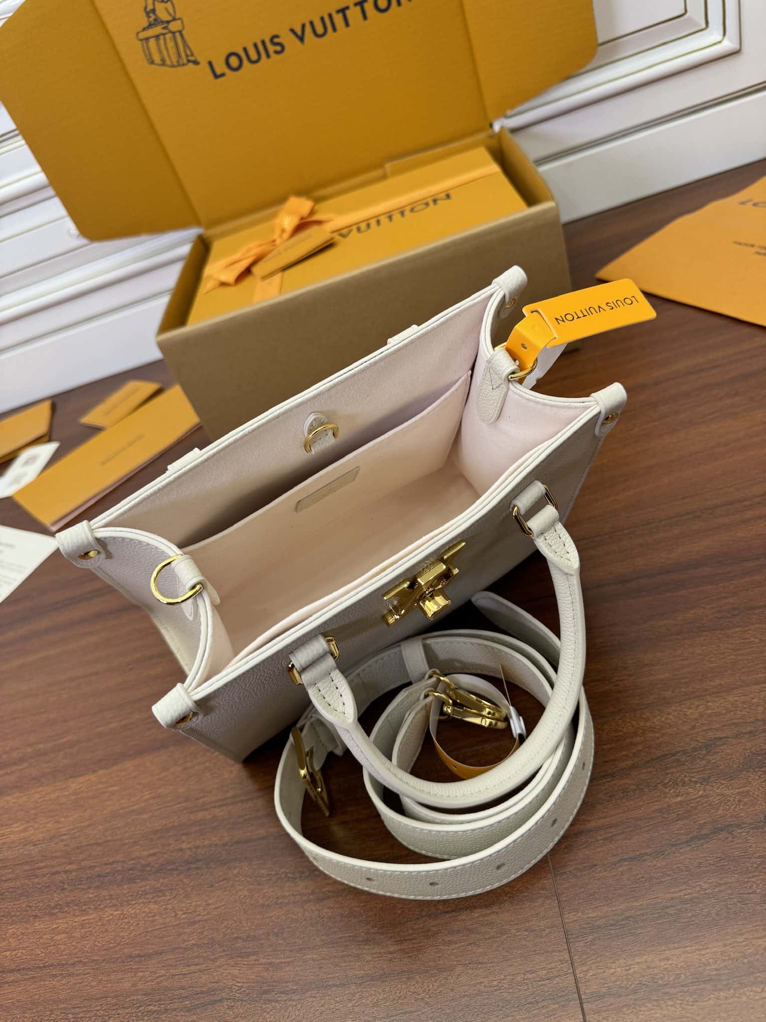 一比一高仿LV M23637 Lock & Go專櫃同步電子芯片內碼¥2,480.00-頂級1:1精品高仿包包香港台灣批發價格推薦微信哪裡買