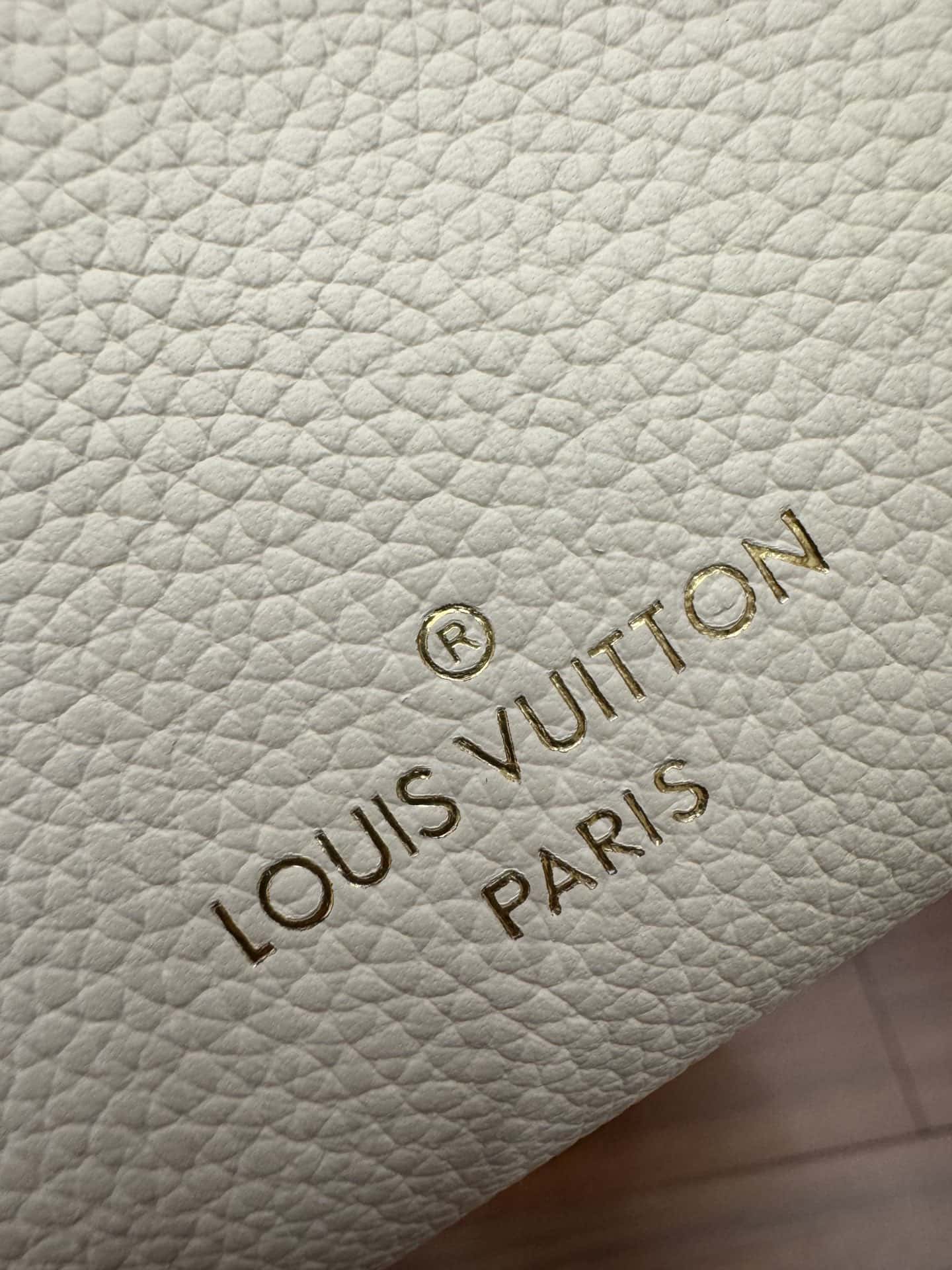 一比一高仿LV M23637 Lock & Go專櫃同步電子芯片內碼¥2,480.00-頂級1:1精品高仿包包香港台灣批發價格推薦微信哪裡買