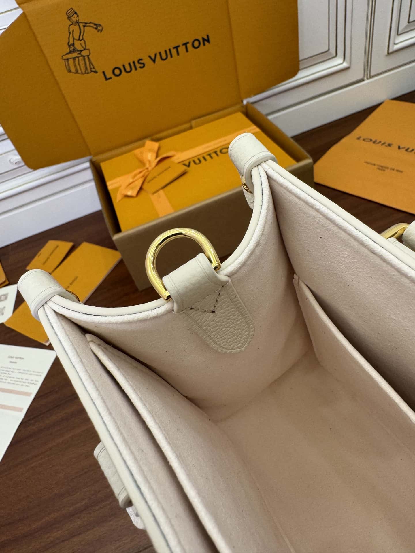 一比一高仿LV M23637 Lock & Go專櫃同步電子芯片內碼¥2,480.00-頂級1:1精品高仿包包香港台灣批發價格推薦微信哪裡買