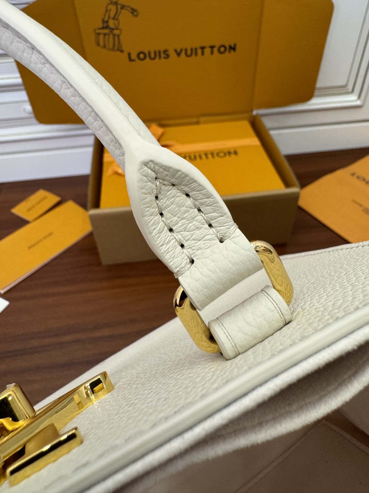 一比一高仿LV M23637 Lock & Go專櫃同步電子芯片內碼¥2,480.00-頂級1:1精品高仿包包香港台灣批發價格推薦微信哪裡買