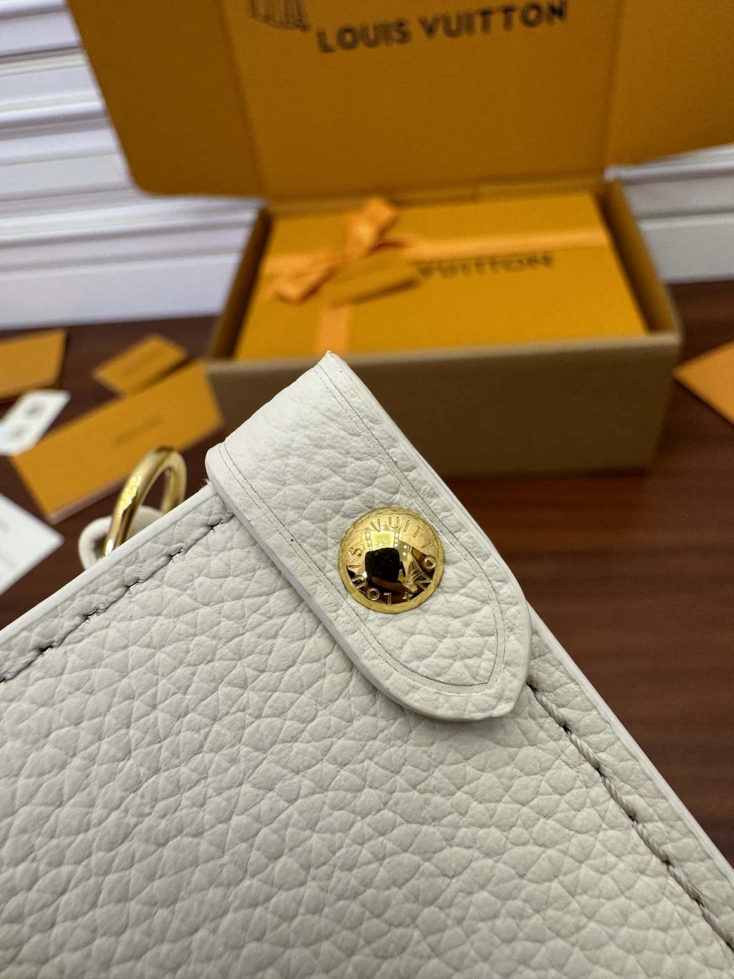 一比一高仿LV M23637 Lock & Go專櫃同步電子芯片內碼¥2,480.00-頂級1:1精品高仿包包香港台灣批發價格推薦微信哪裡買