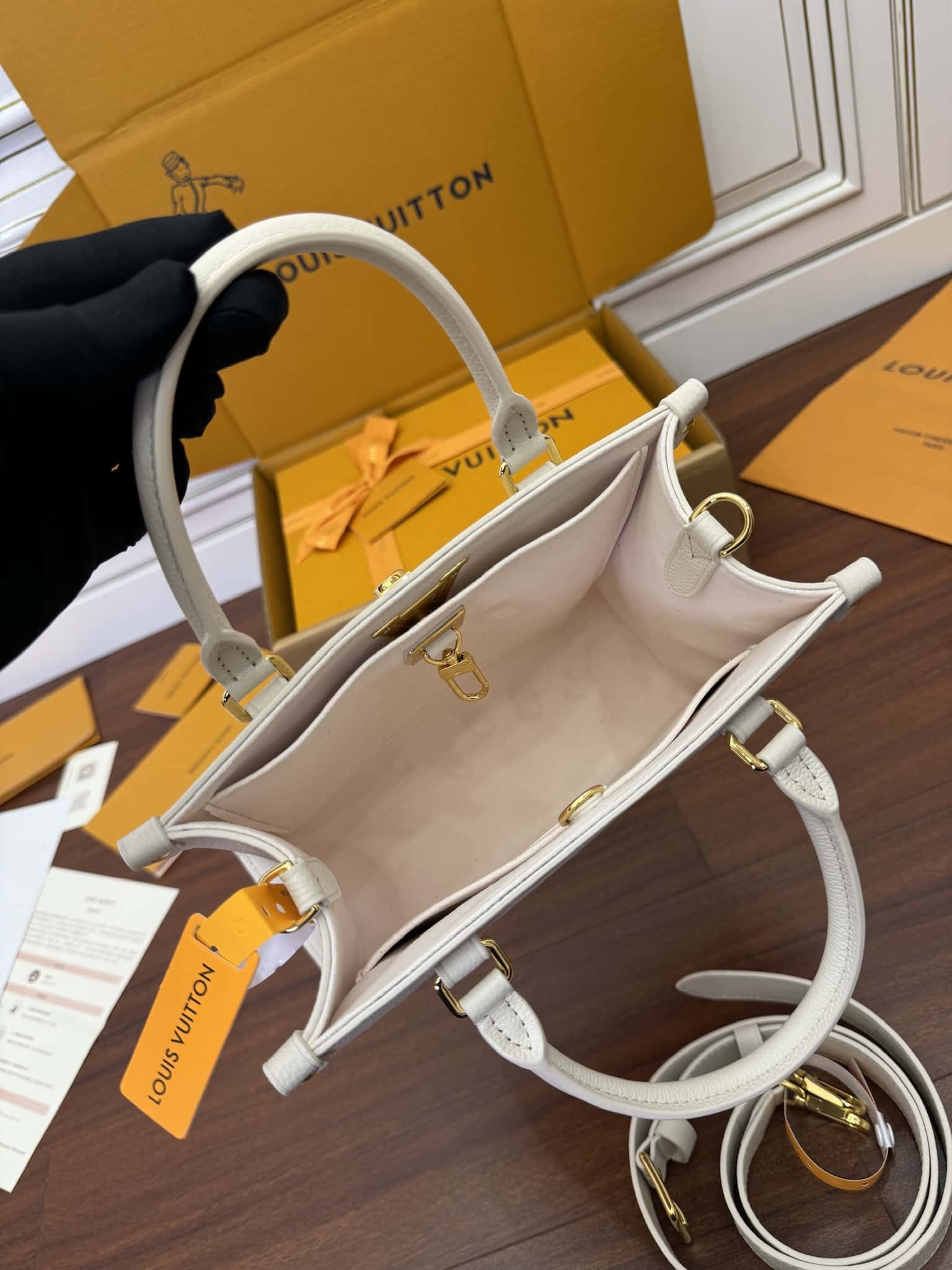 一比一高仿LV M23637 Lock & Go專櫃同步電子芯片內碼¥2,480.00-頂級1:1精品高仿包包香港台灣批發價格推薦微信哪裡買