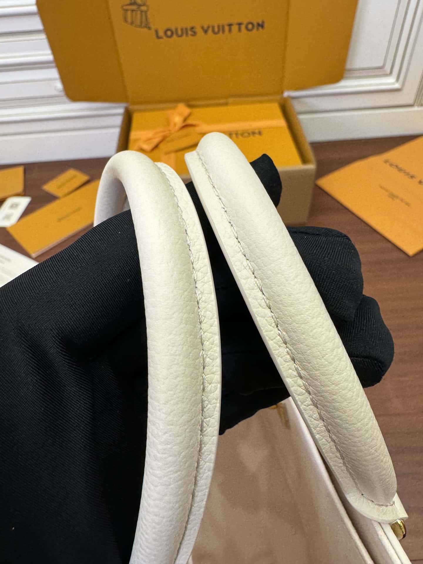 一比一高仿LV M23637 Lock & Go專櫃同步電子芯片內碼¥2,480.00-頂級1:1精品高仿包包香港台灣批發價格推薦微信哪裡買