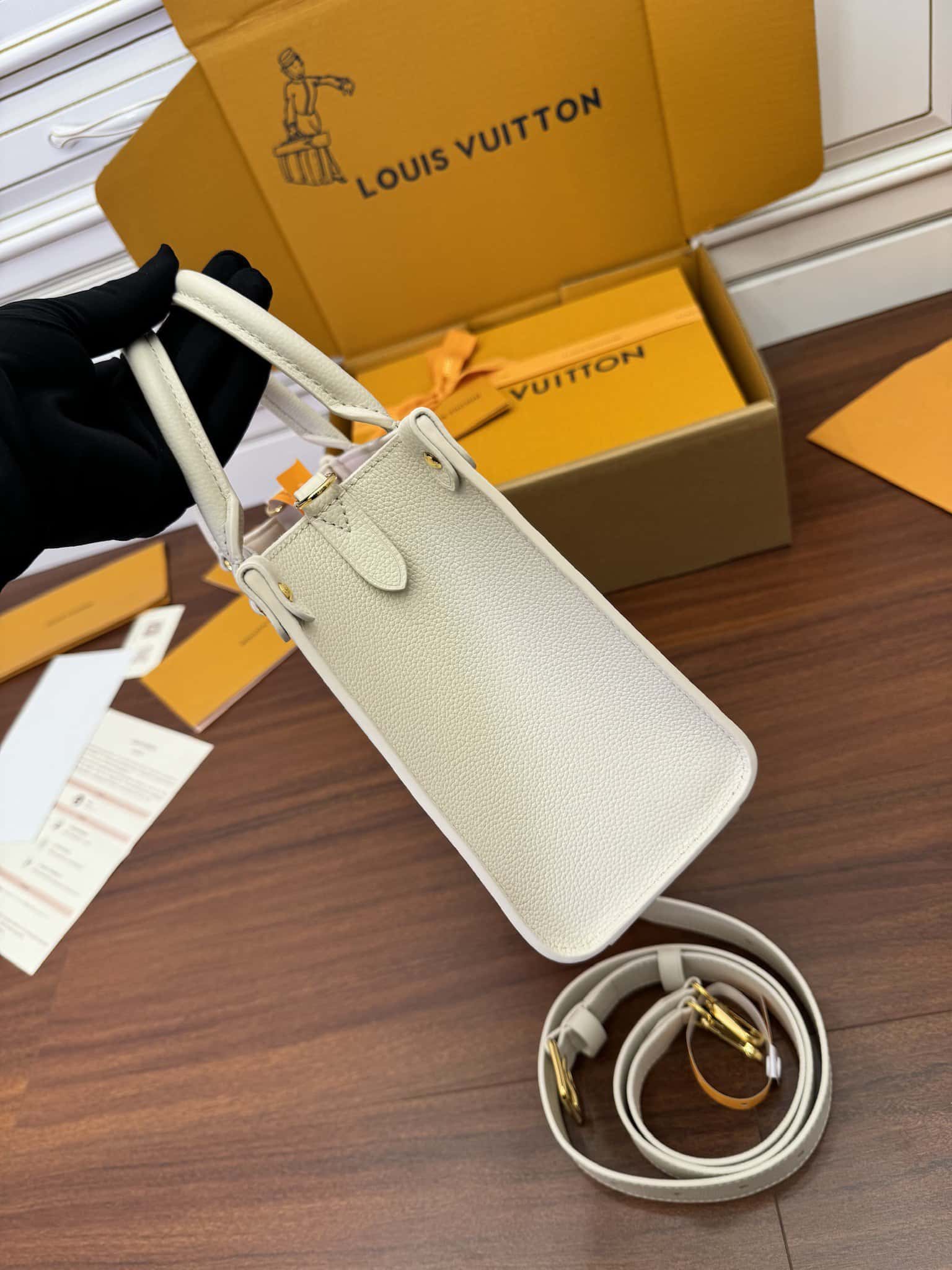 一比一高仿LV M23637 Lock & Go專櫃同步電子芯片內碼¥2,480.00-頂級1:1精品高仿包包香港台灣批發價格推薦微信哪裡買