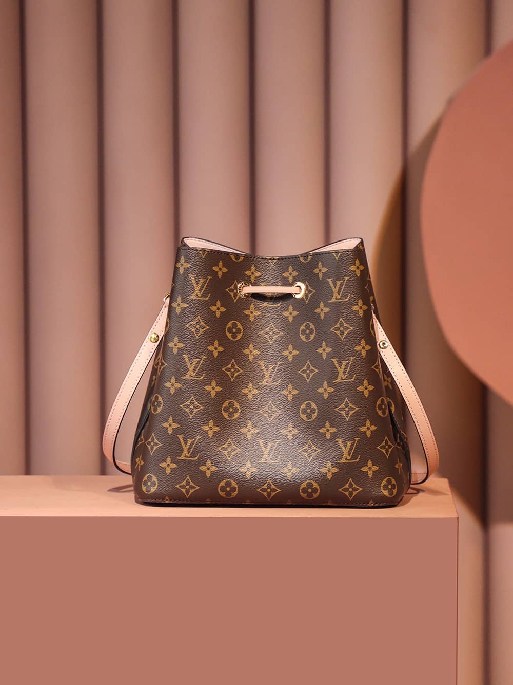 Louis Vuitton M44022 NéoNoé高仿包LV經典繫列¥2,480.00-頂級1:1精品高仿包包香港台灣批發價格推薦微信哪裡買