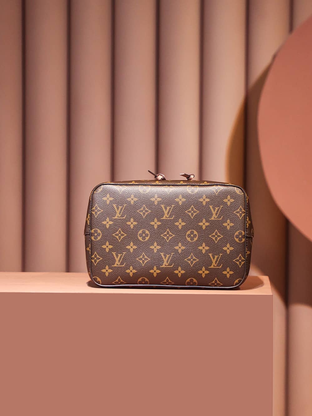 Louis Vuitton M44022 NéoNoé高仿包LV經典繫列¥2,480.00-頂級1:1精品高仿包包香港台灣批發價格推薦微信哪裡買