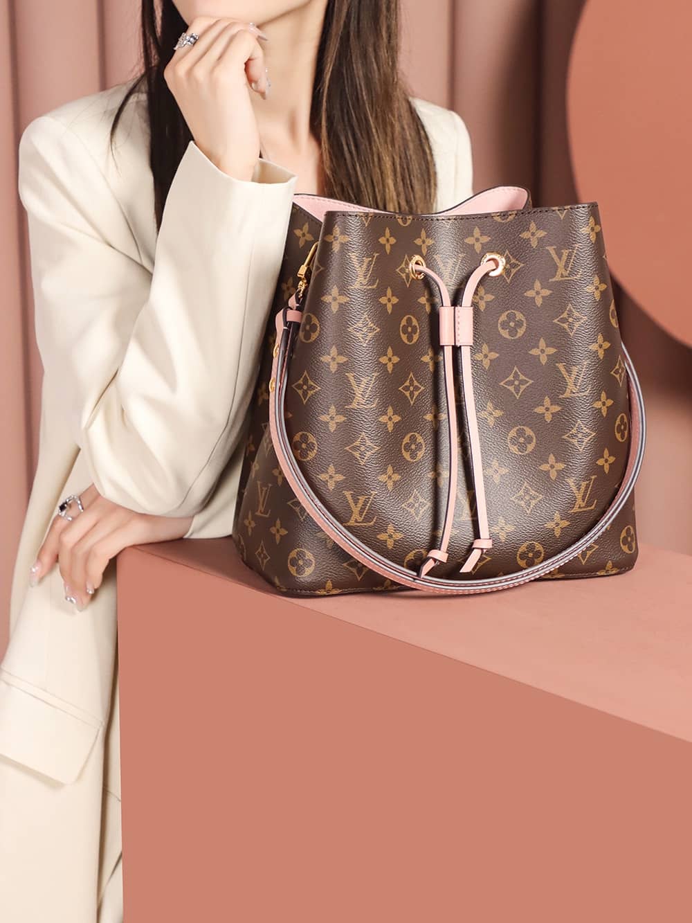 Louis Vuitton M44022 NéoNoé高仿包LV經典繫列¥2,480.00-頂級1:1精品高仿包包香港台灣批發價格推薦微信哪裡買