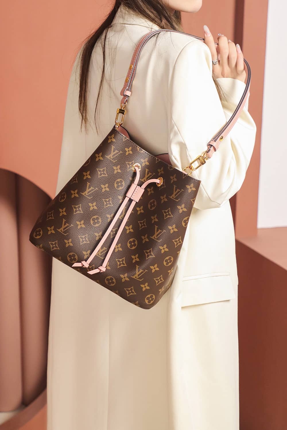 Louis Vuitton M44022 NéoNoé高仿包LV經典繫列¥2,480.00-頂級1:1精品高仿包包香港台灣批發價格推薦微信哪裡買