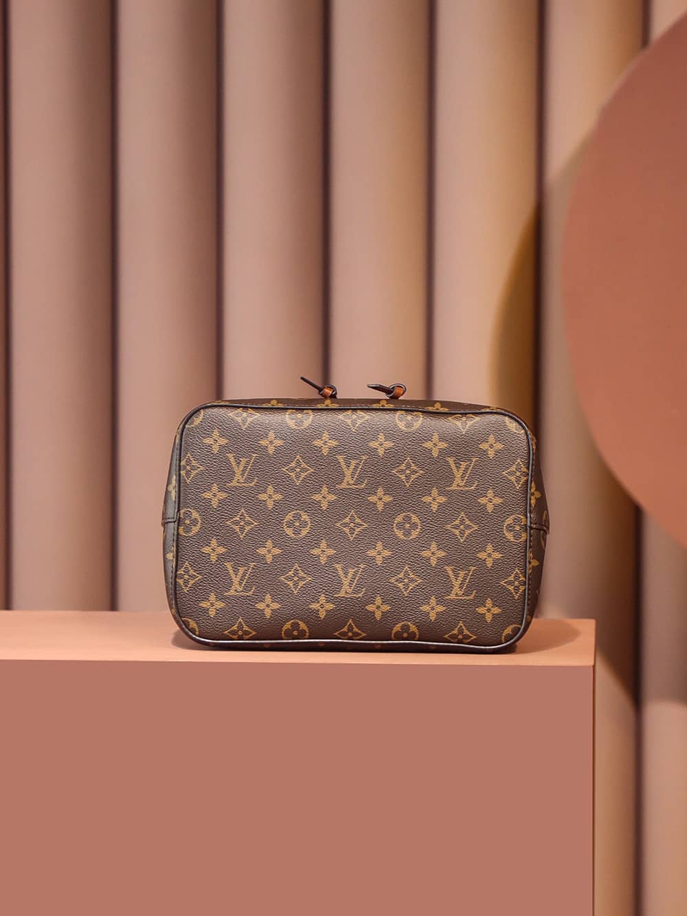 Louis Vuitton M44887 NéoNoé高仿水桶背包LV¥2,480.00-頂級1:1精品高仿包包香港台灣批發價格推薦微信哪裡買