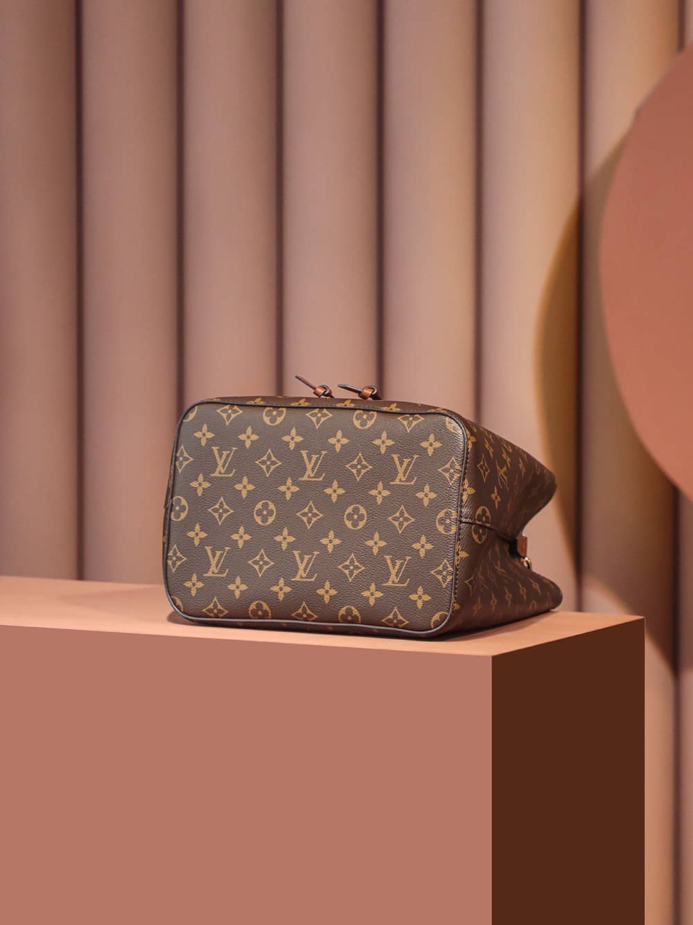 Louis Vuitton M44887 NéoNoé高仿水桶背包LV¥2,480.00-頂級1:1精品高仿包包香港台灣批發價格推薦微信哪裡買