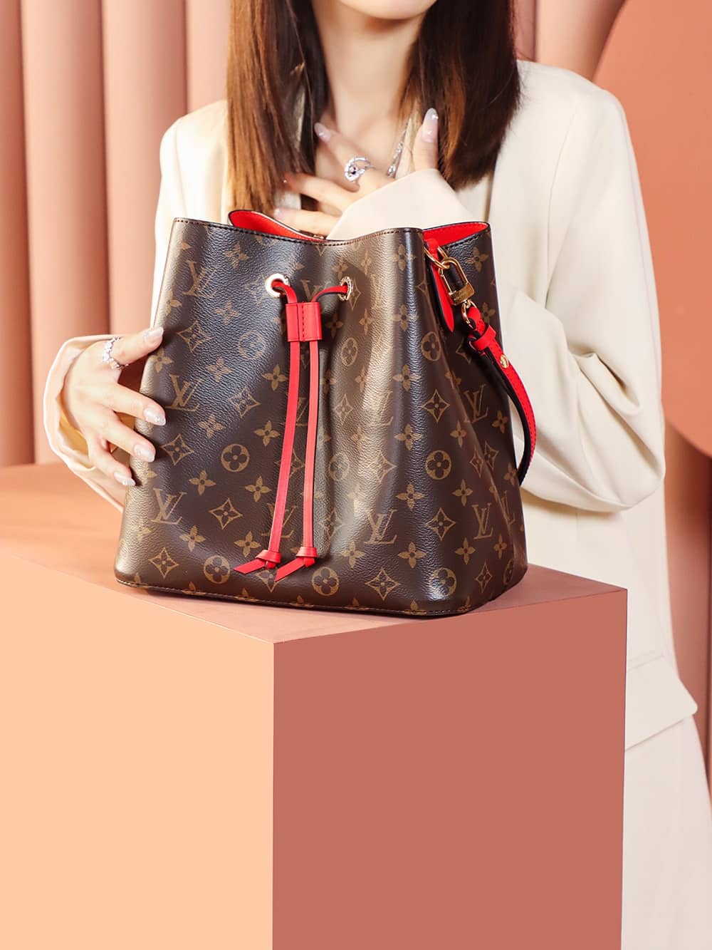 LV高仿包Louis Vuitton M44021 NéoNoé經典繫列 #M44021#免檢版¥2,480.00-頂級1:1精品高仿包包香港台灣批發價格推薦微信哪裡買