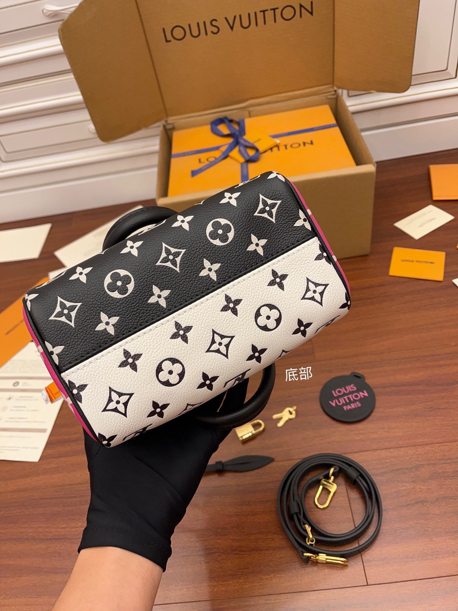 一比一原單LV M46088 SPEEDY 20 手提包A級皮料¥2,480.00-頂級1:1精品高仿包包香港台灣批發價格推薦微信哪裡買