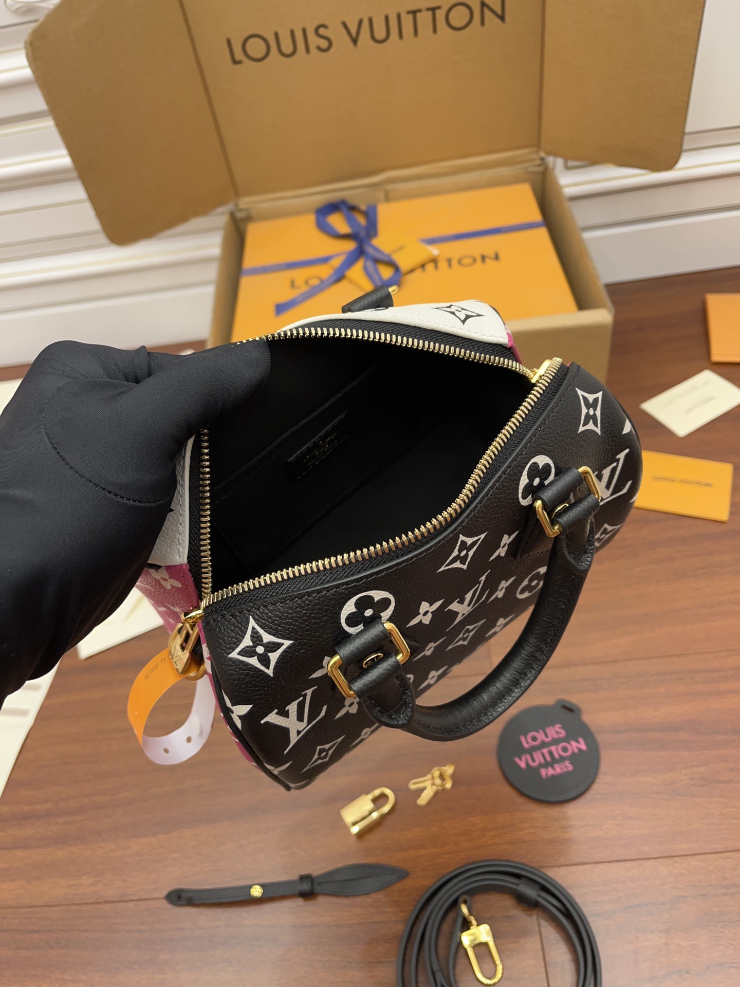 一比一原單LV M46088 SPEEDY 20 手提包A級皮料¥2,480.00-頂級1:1精品高仿包包香港台灣批發價格推薦微信哪裡買