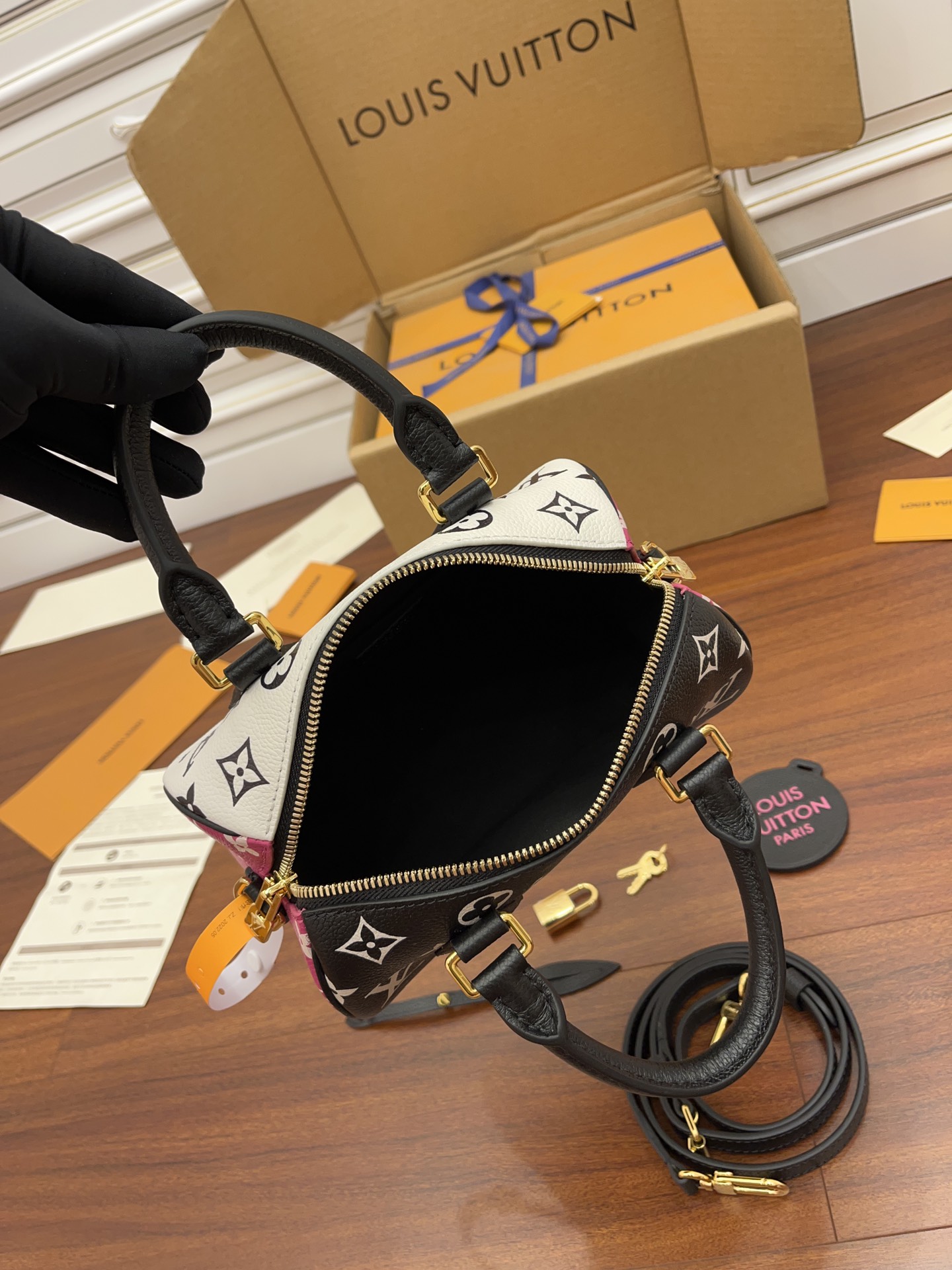 一比一原單LV M46088 SPEEDY 20 手提包A級皮料¥2,480.00-頂級1:1精品高仿包包香港台灣批發價格推薦微信哪裡買