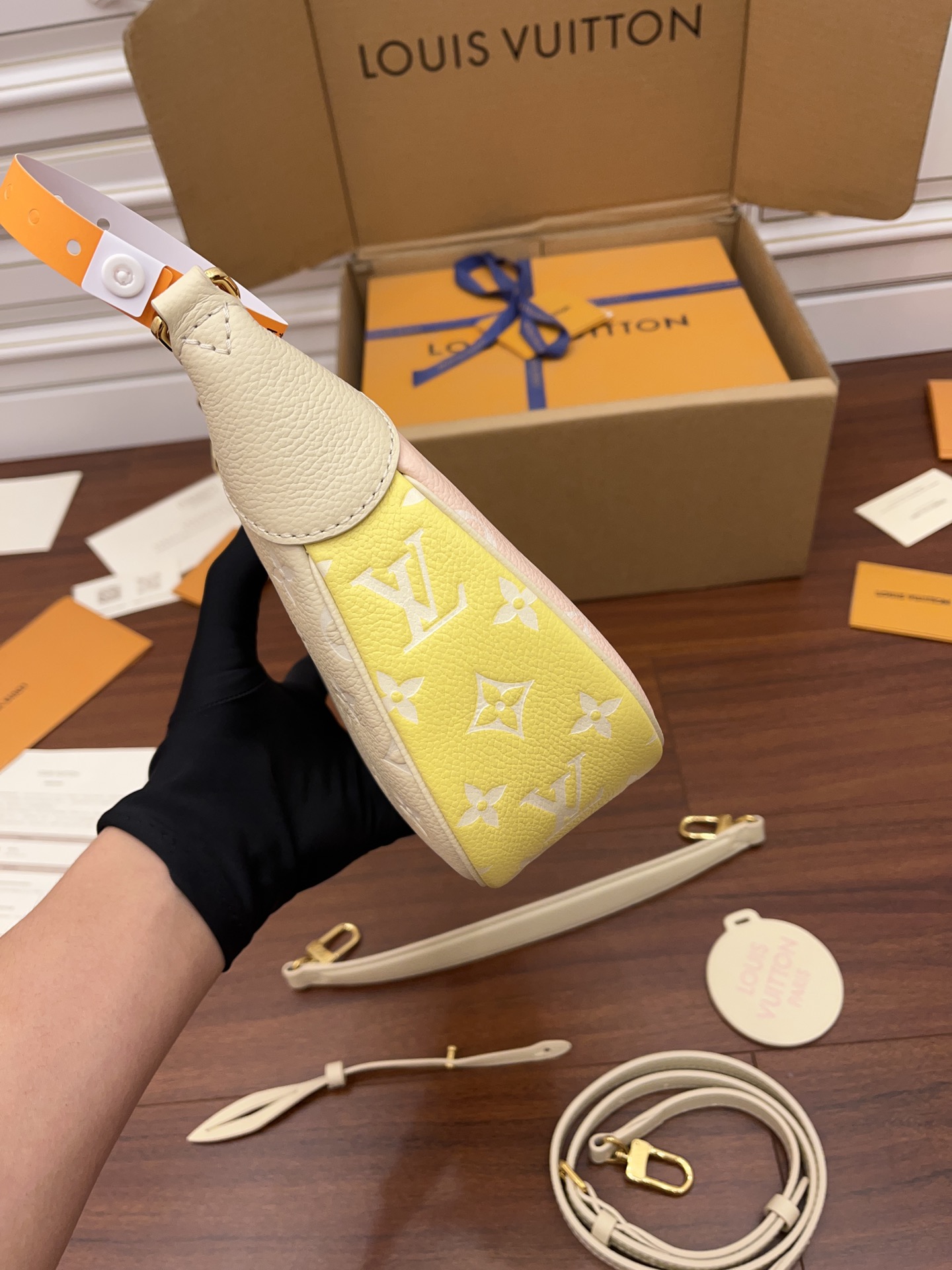 LV高仿包 M46113 Bagatelle腋下包專櫃同步電子芯片內碼¥2,480.00-頂級1:1精品高仿包包香港台灣批發價格推薦微信哪裡買