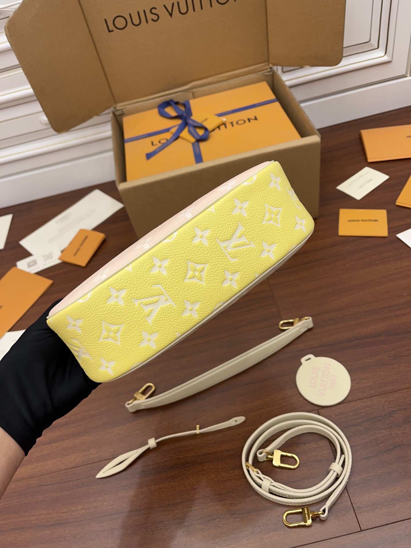 LV高仿包 M46113 Bagatelle腋下包專櫃同步電子芯片內碼¥2,480.00-頂級1:1精品高仿包包香港台灣批發價格推薦微信哪裡買