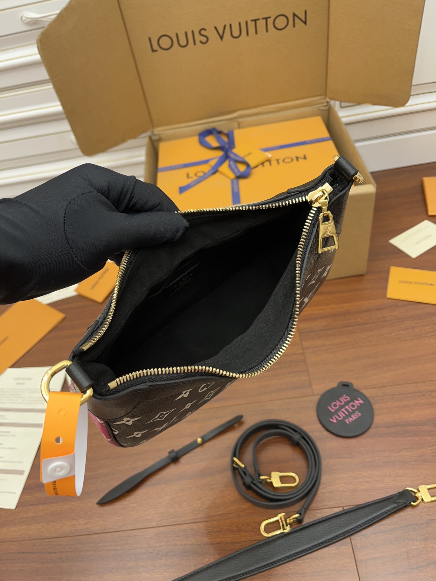 LV A級出品原單包 M46091 Bagatelle腋下包¥2,480.00-頂級1:1精品高仿包包香港台灣批發價格推薦微信哪裡買