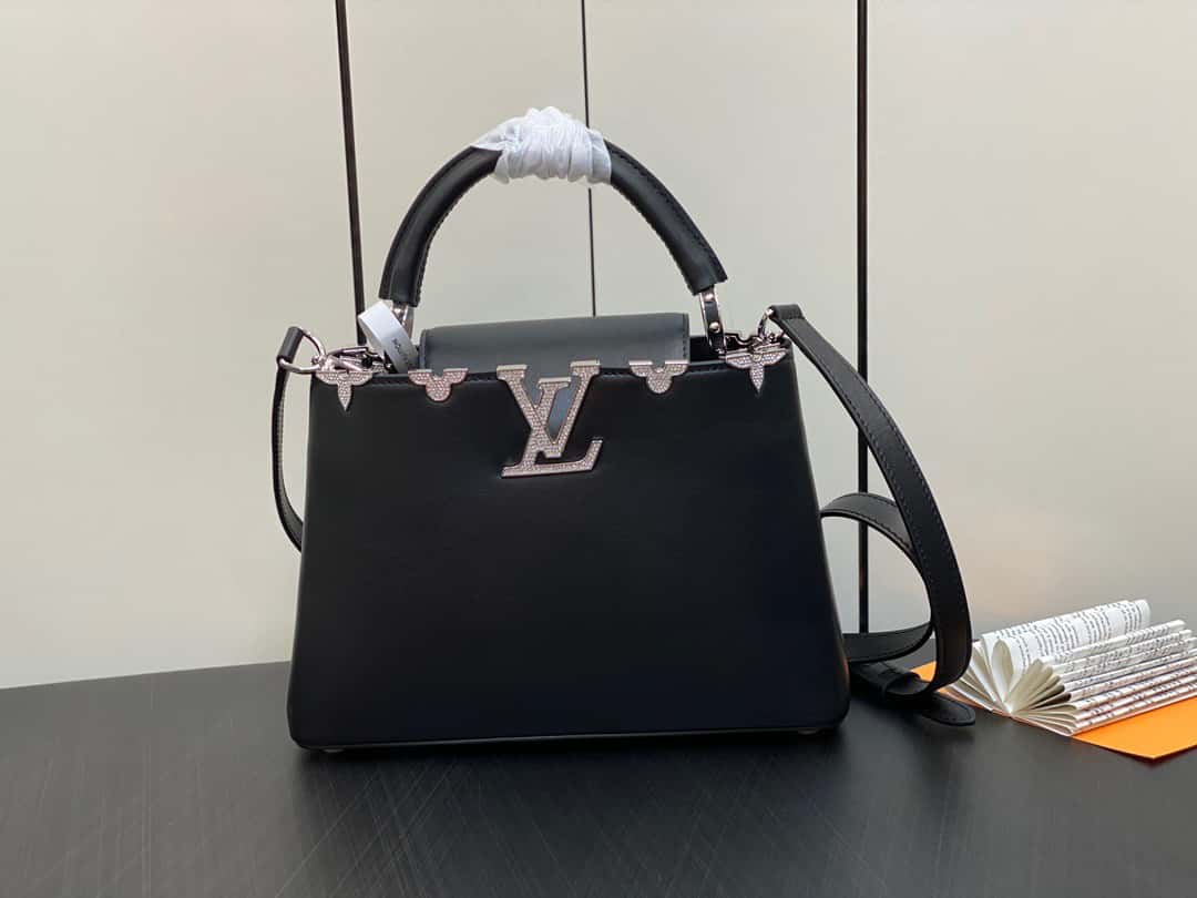 LV【原單精品】M51783黑色 全皮cap那英款繫列 花冠拼白鉆款 Capucines 小號手袋¥2,480.00-頂級1:1精品高仿包包香港台灣批發價格推薦微信哪裡買