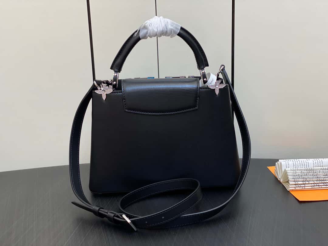 LV【原單精品】M51783黑色 全皮cap那英款繫列 花冠拼白鉆款 Capucines 小號手袋¥2,480.00-頂級1:1精品高仿包包香港台灣批發價格推薦微信哪裡買