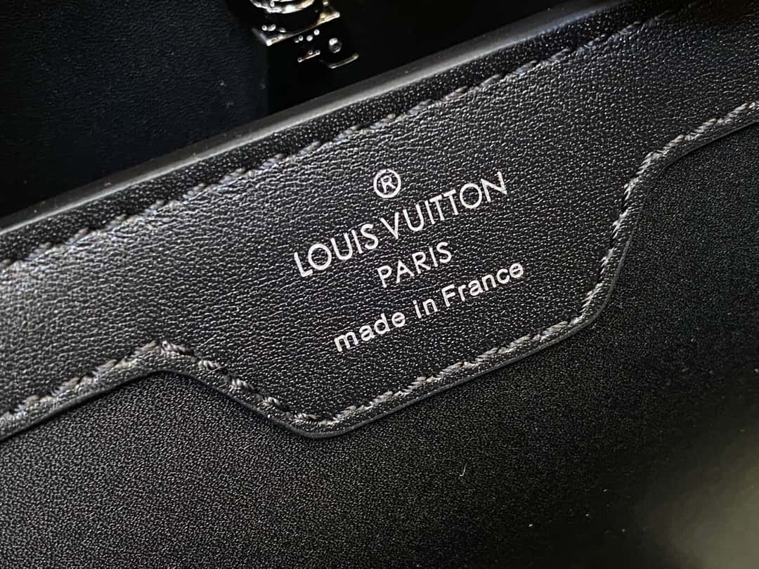 LV【原單精品】M51783黑色 全皮cap那英款繫列 花冠拼白鉆款 Capucines 小號手袋¥2,480.00-頂級1:1精品高仿包包香港台灣批發價格推薦微信哪裡買