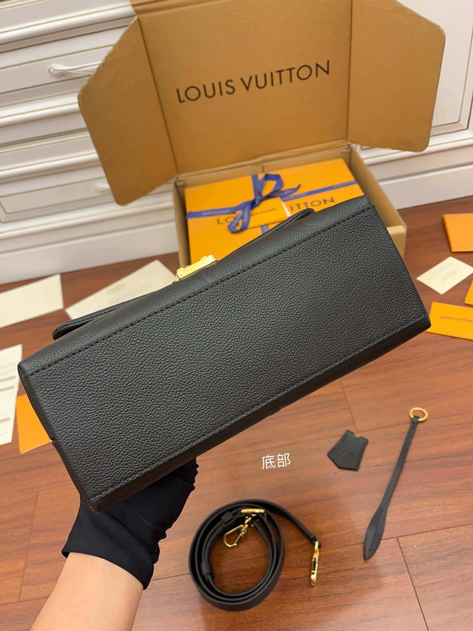 一比一高仿LV M45976特級加強版 Madeleine MM¥2,480.00-頂級1:1精品高仿包包香港台灣批發價格推薦微信哪裡買