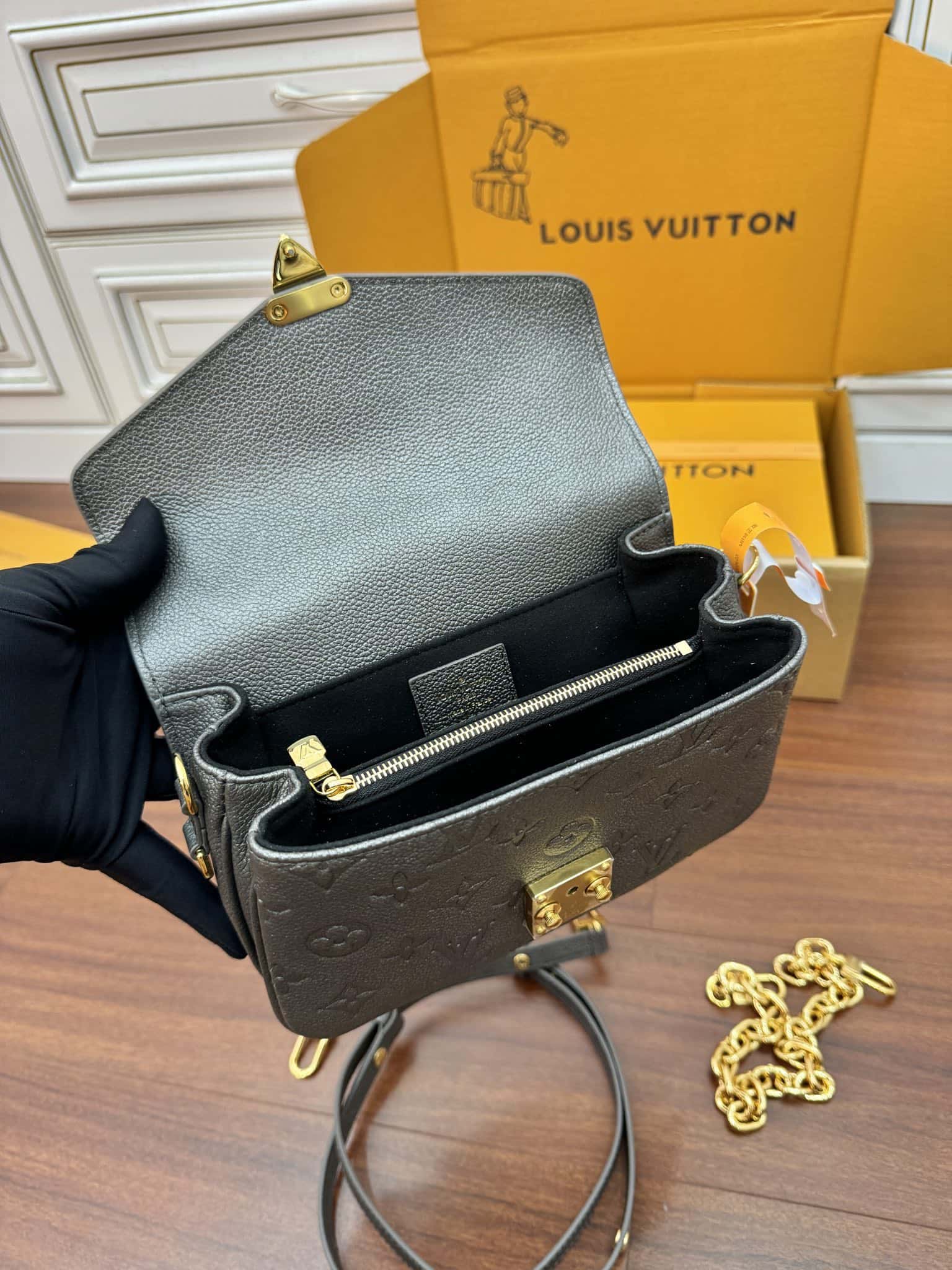 LV原單包 M11998 Pochette Métis East West¥2,380.00-頂級1:1精品高仿包包香港台灣批發價格推薦微信哪裡買