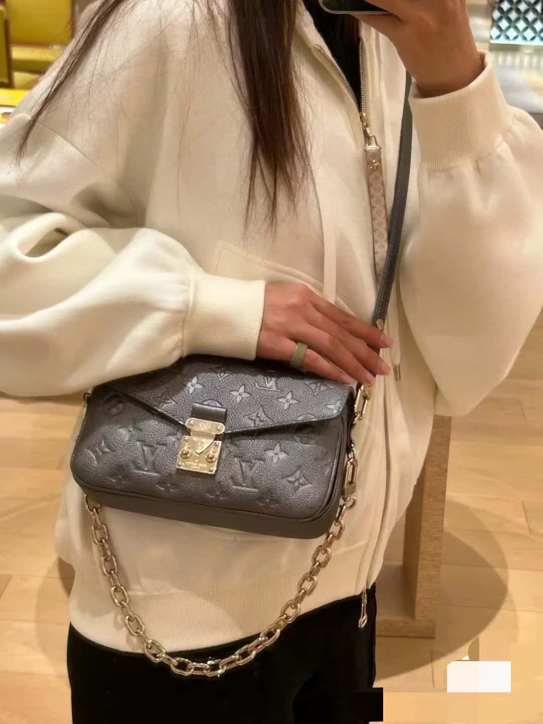 LV原單包 M11998 Pochette Métis East West¥2,380.00-頂級1:1精品高仿包包香港台灣批發價格推薦微信哪裡買