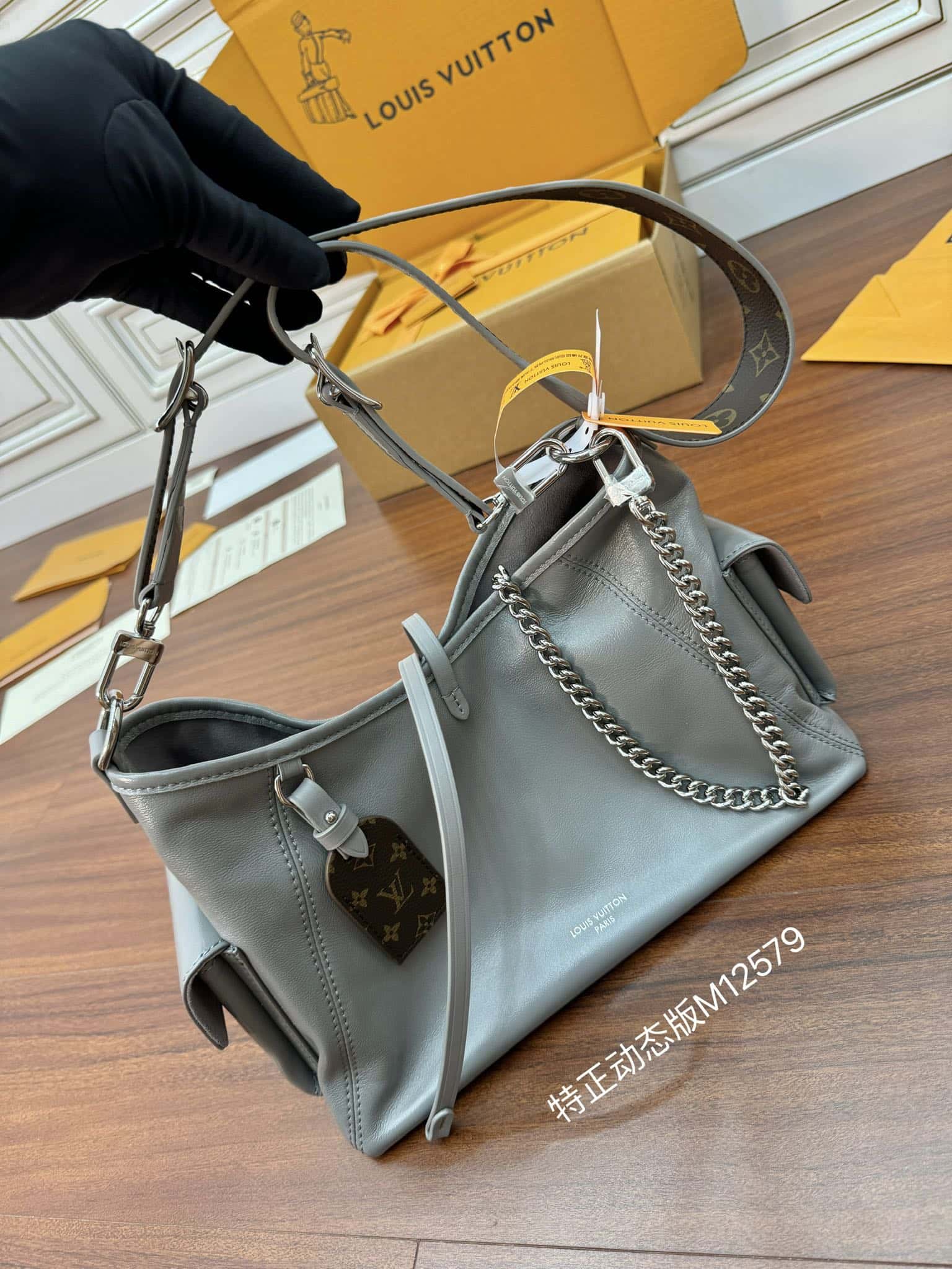 LV一比一高仿包 M12579 當季新款 CARRYALL CARGO 小號手袋¥2,380.00-頂級1:1精品高仿包包香港台灣批發價格推薦微信哪裡買