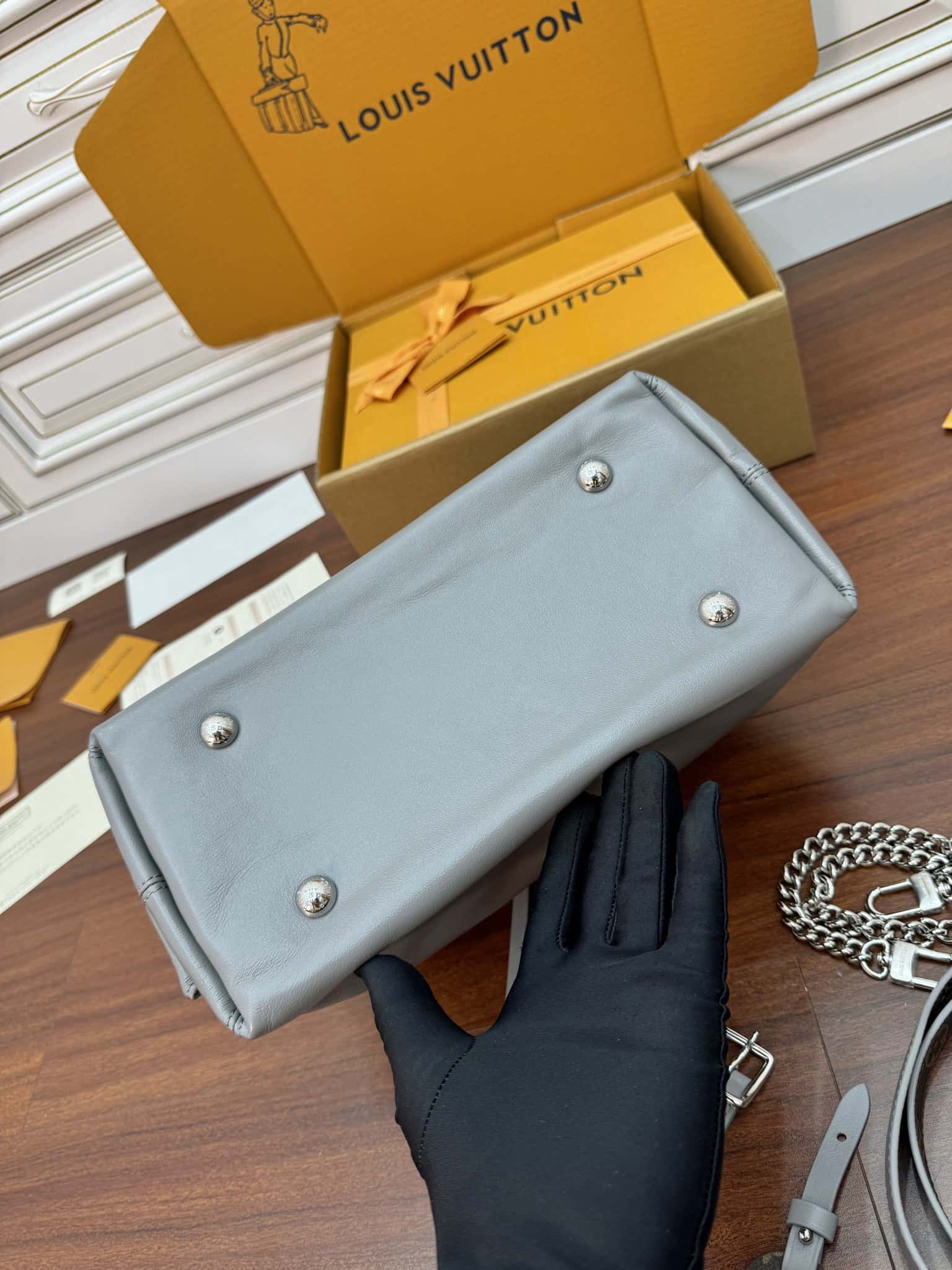 LV一比一高仿包 M12579 當季新款 CARRYALL CARGO 小號手袋¥2,380.00-頂級1:1精品高仿包包香港台灣批發價格推薦微信哪裡買