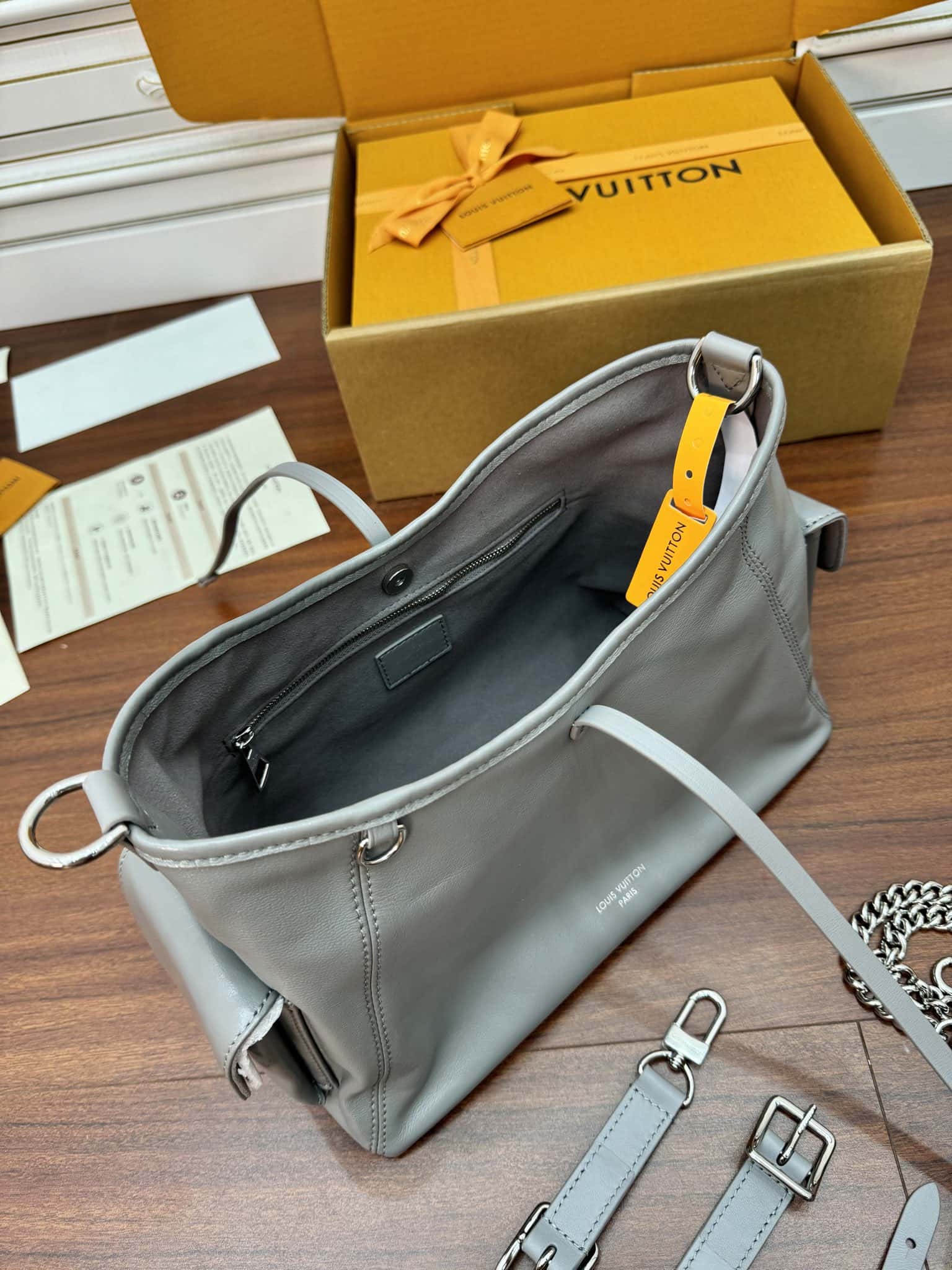 LV一比一高仿包 M12579 當季新款 CARRYALL CARGO 小號手袋¥2,380.00-頂級1:1精品高仿包包香港台灣批發價格推薦微信哪裡買