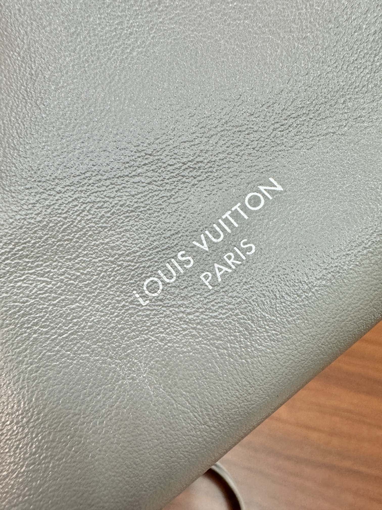 LV一比一高仿包 M12579 當季新款 CARRYALL CARGO 小號手袋¥2,380.00-頂級1:1精品高仿包包香港台灣批發價格推薦微信哪裡買