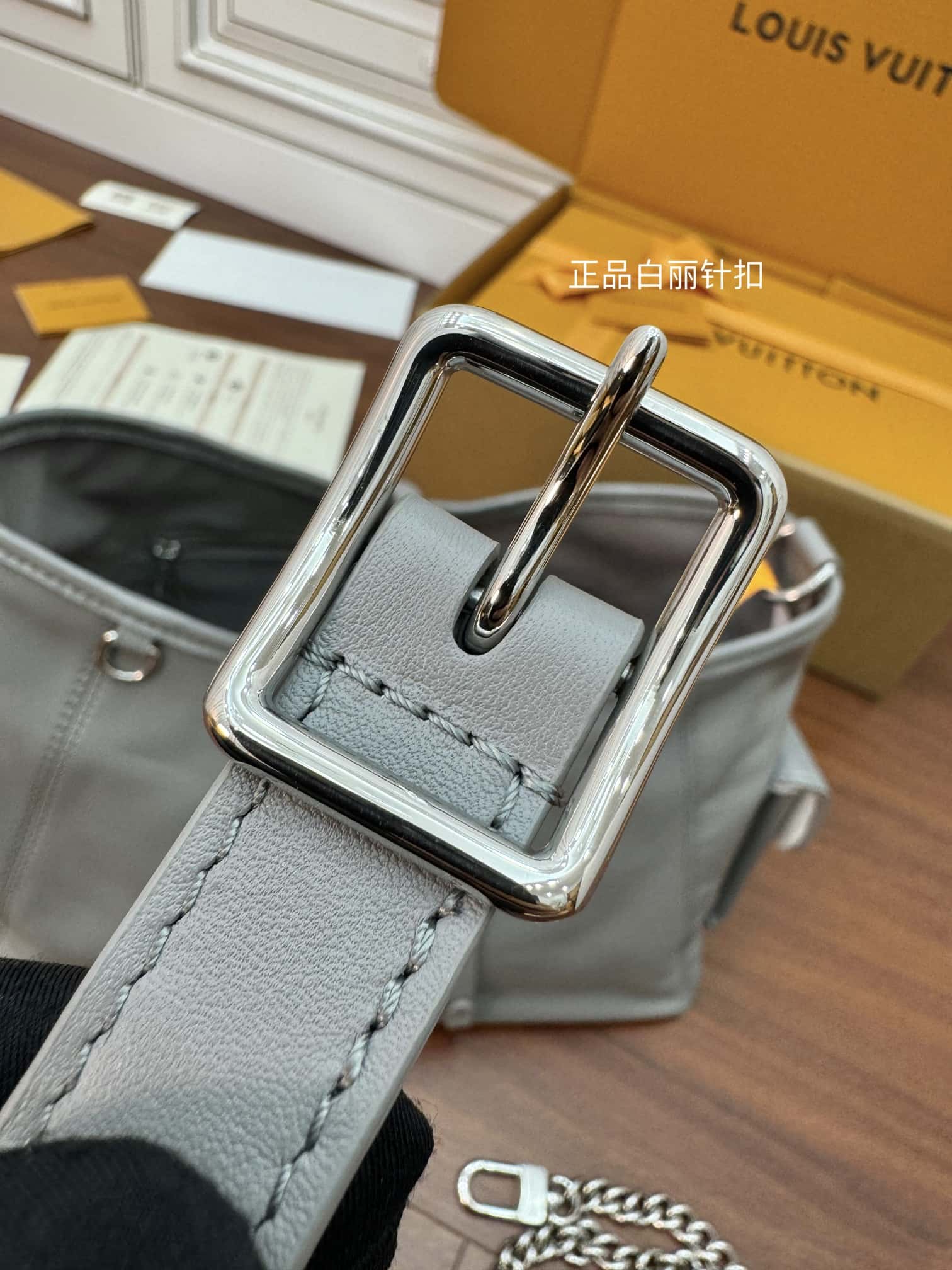 LV一比一高仿包 M12579 當季新款 CARRYALL CARGO 小號手袋¥2,380.00-頂級1:1精品高仿包包香港台灣批發價格推薦微信哪裡買