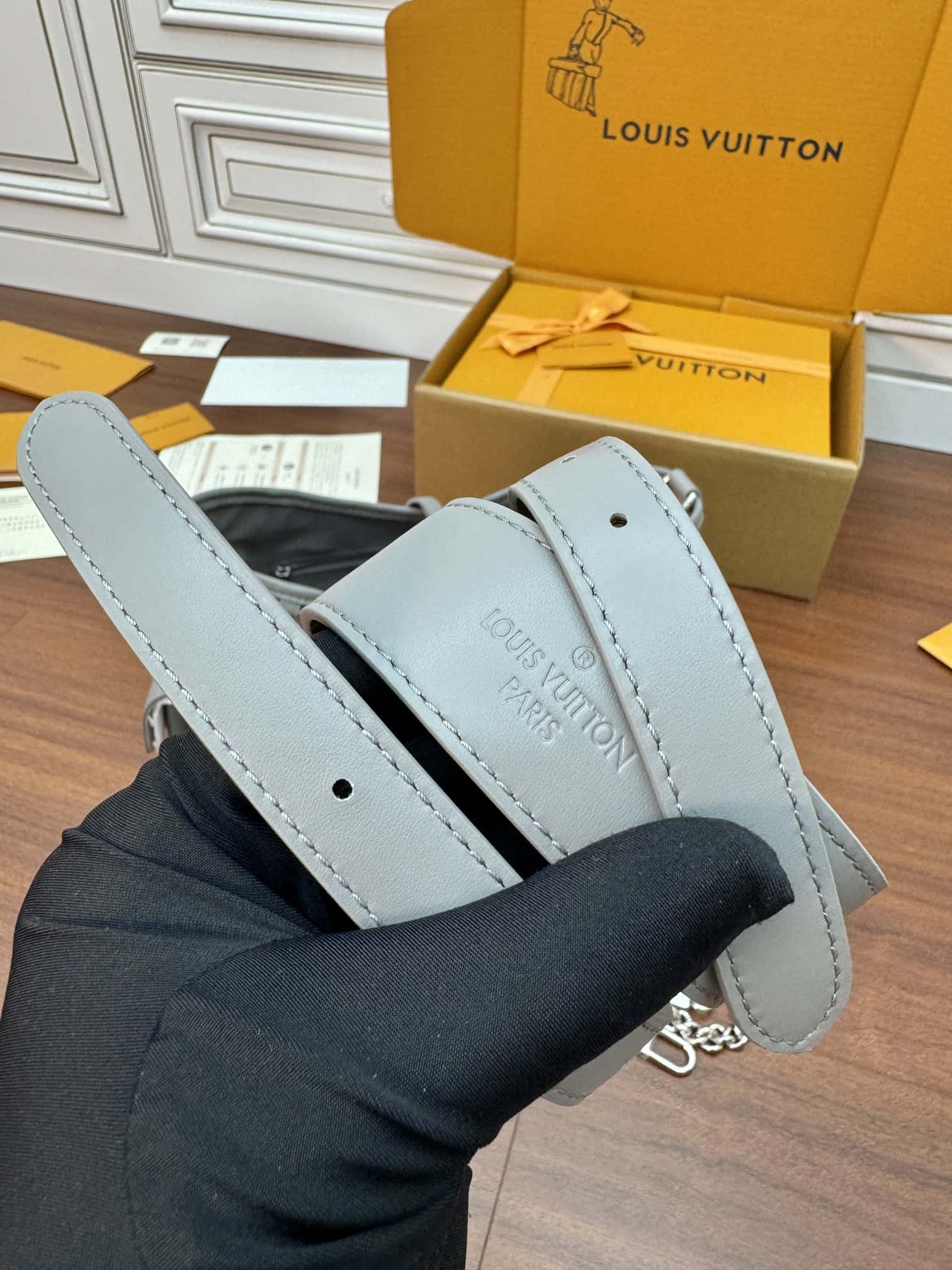 LV一比一高仿包 M12579 當季新款 CARRYALL CARGO 小號手袋¥2,380.00-頂級1:1精品高仿包包香港台灣批發價格推薦微信哪裡買
