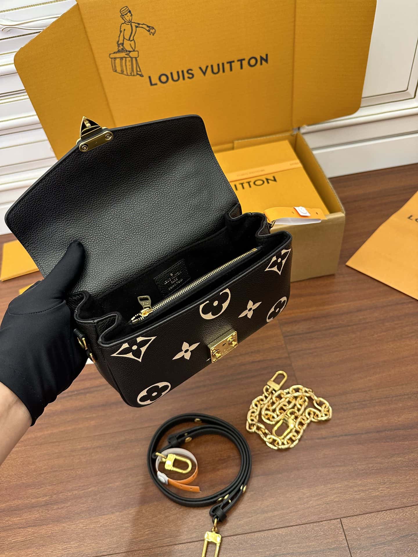 專櫃同步高仿LV M46596 POCHETTE MÉTIS EAST WEST 手袋¥2,480.00-頂級1:1精品高仿包包香港台灣批發價格推薦微信哪裡買